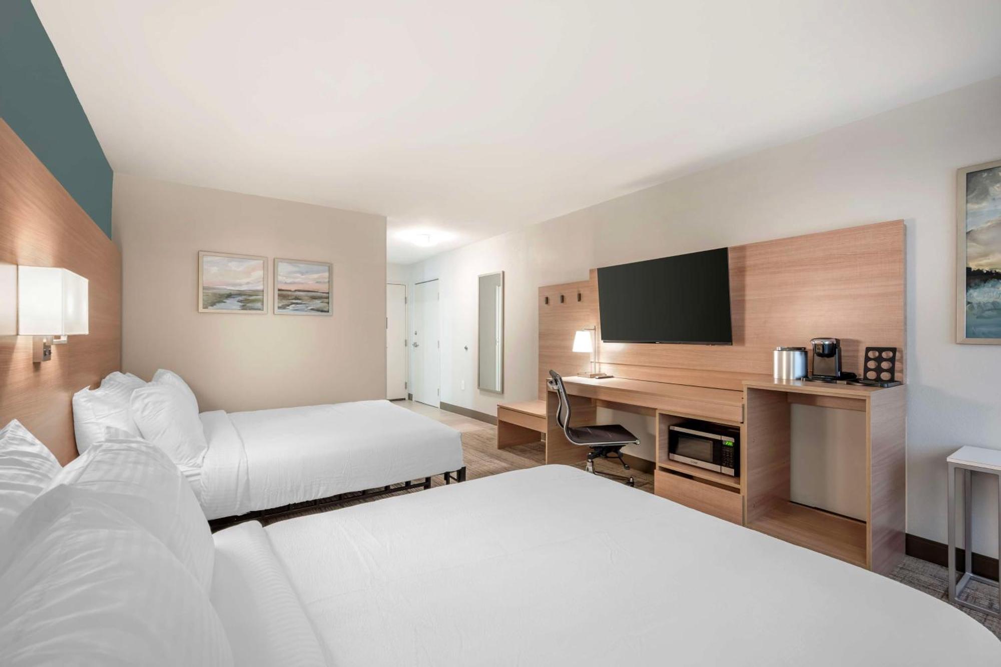 Queen Room with Two Queen Beds and Bath Tub - Disability Access/Non-Smoking