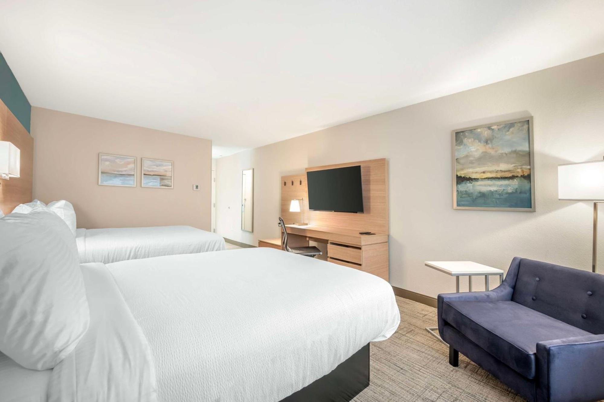 Queen Room with Two Queen Beds and Walk-In Shower - Non-Smoking