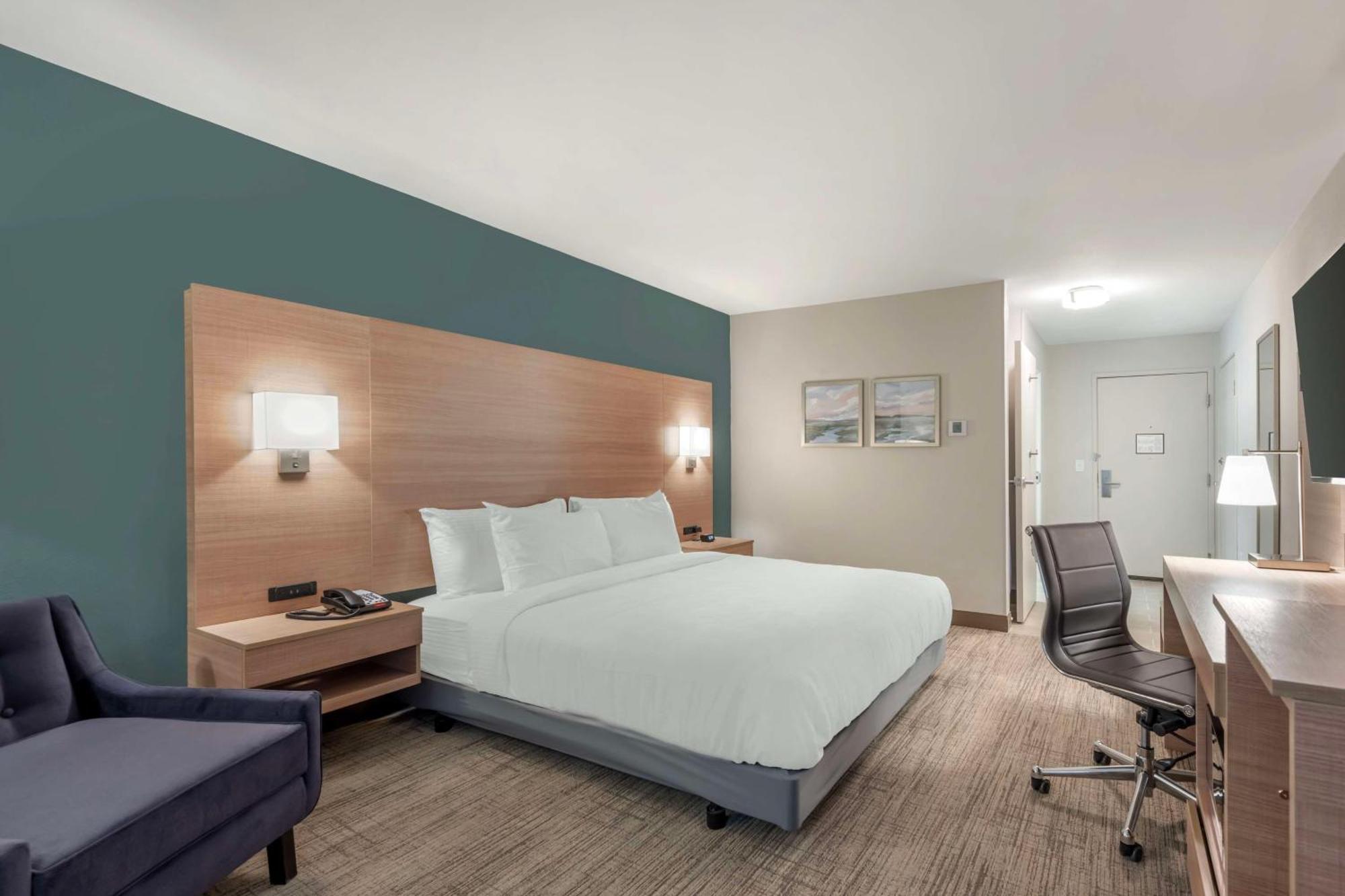 King Room - Mobility Accessible with Bathtub