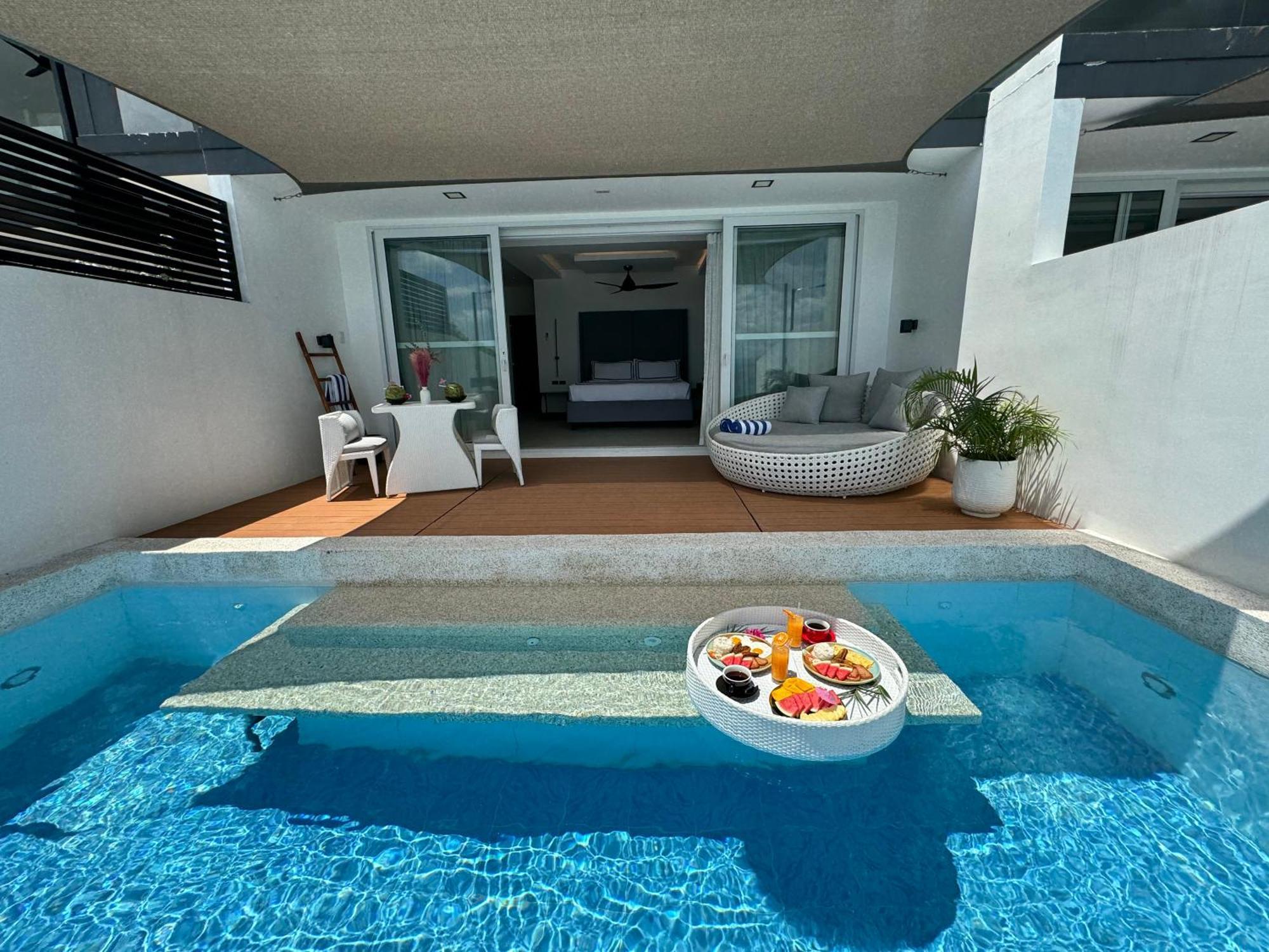 King Suite Private Pool