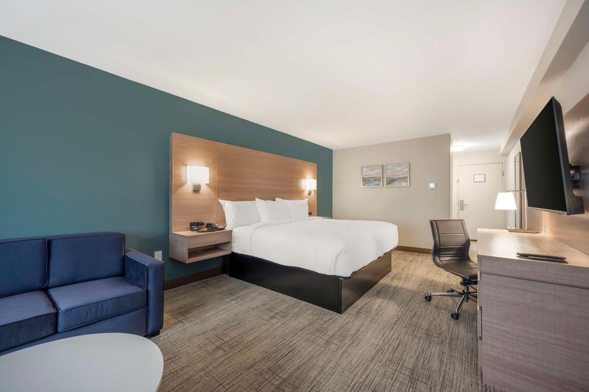 Large King Room with Walk-In Shower - Non-Smoking