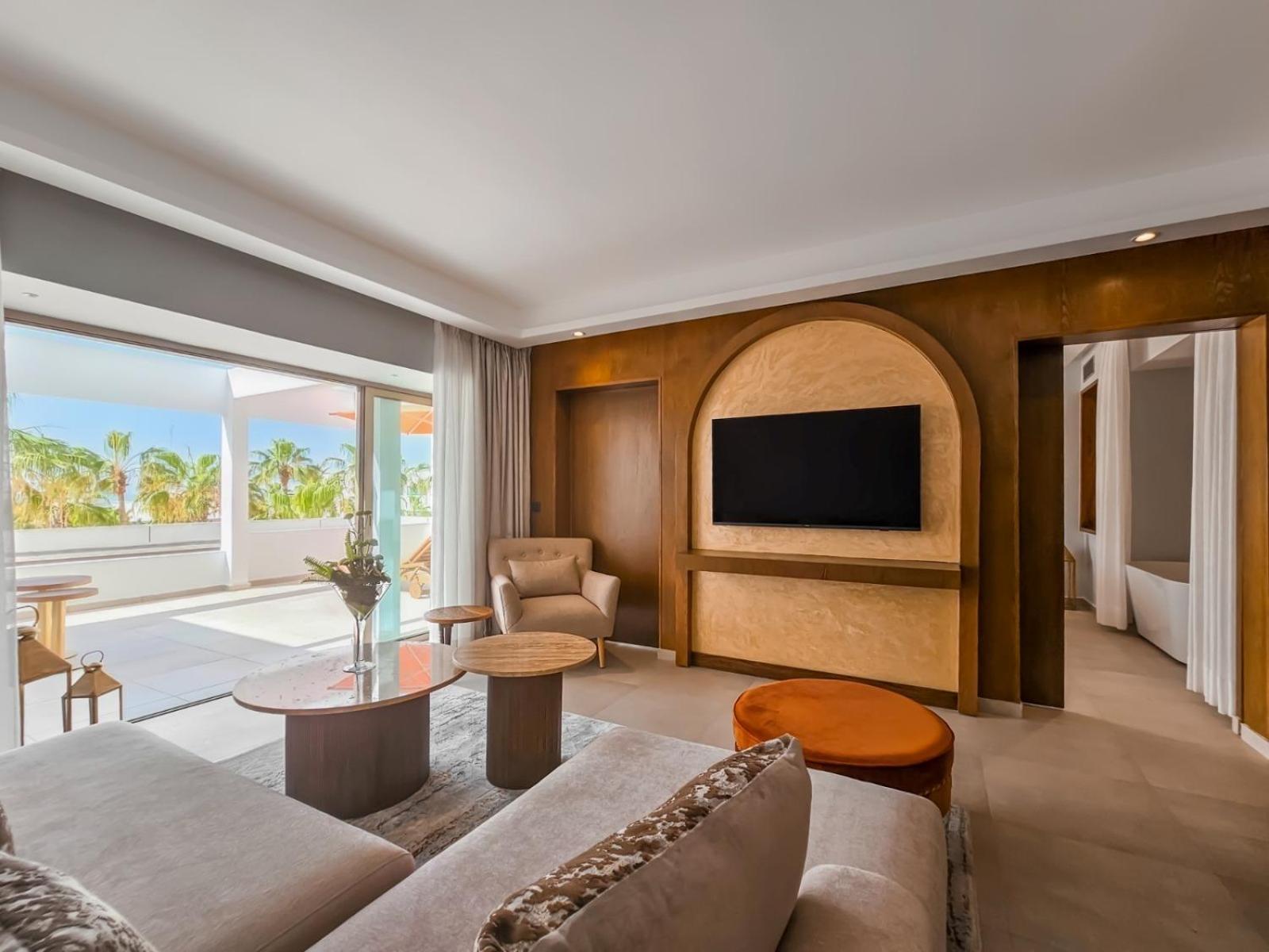Suite Privilege con cama extragrande, terraza y vista al mar