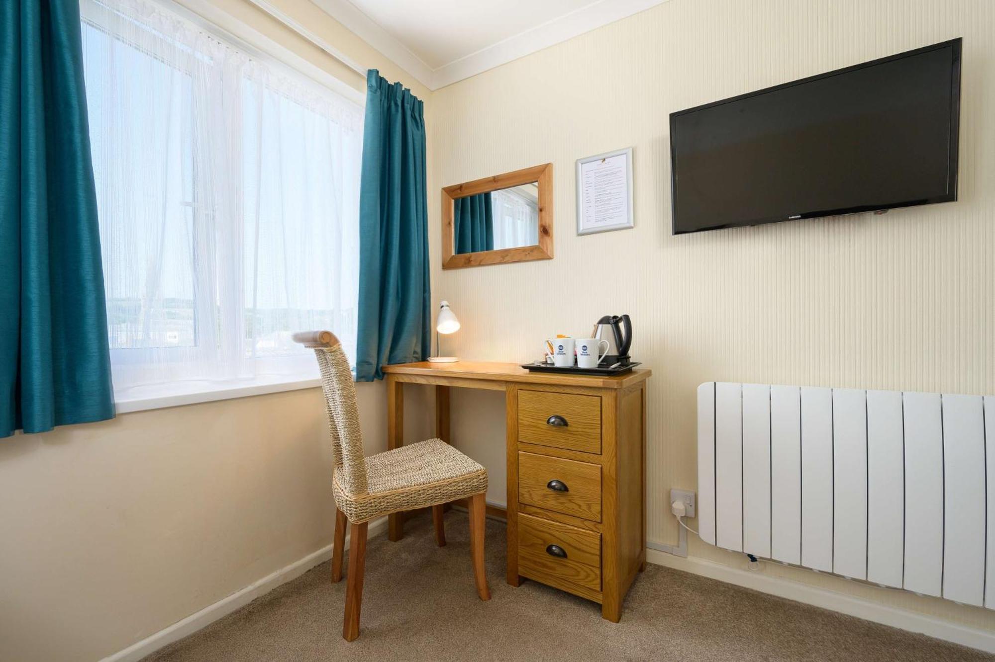 Standard Twin Room - Non-Smoking