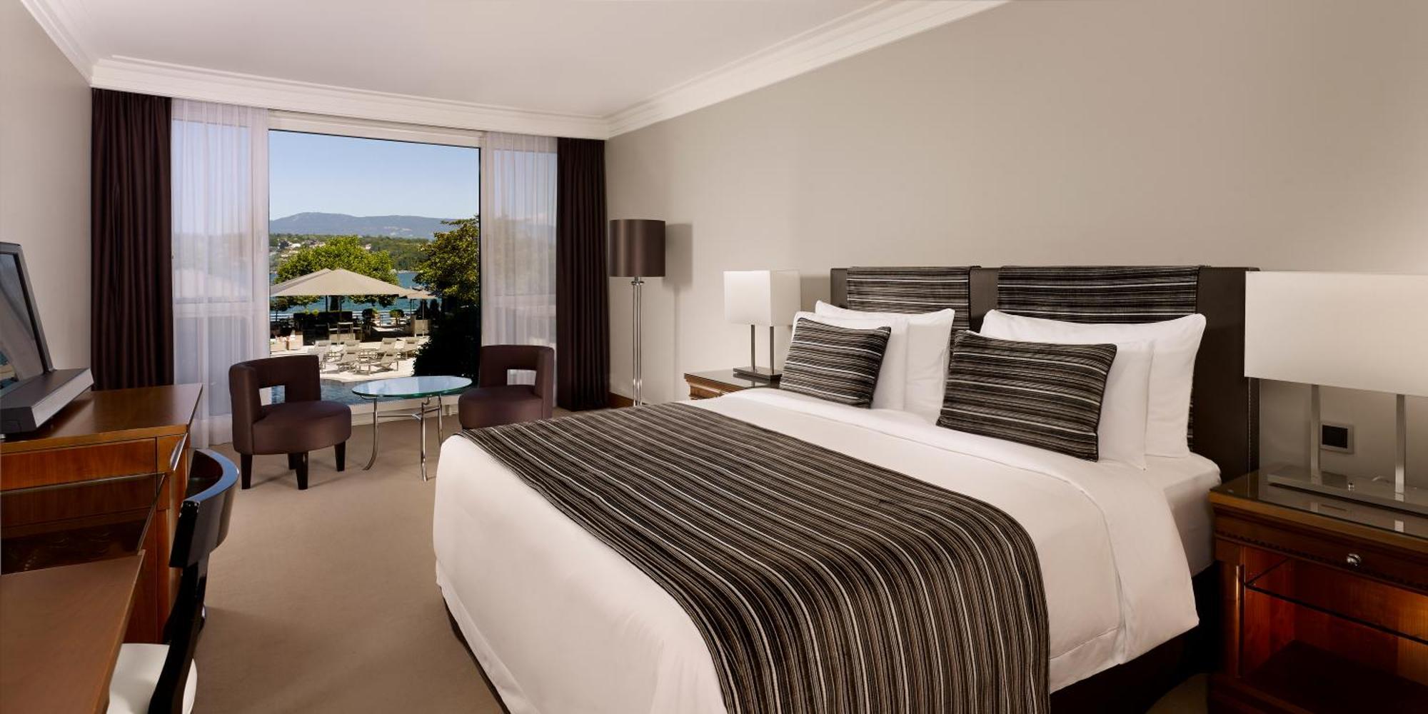 Chambre Lit King-Size ou Lits Jumeaux de Luxe avec Vue sur la Piscine