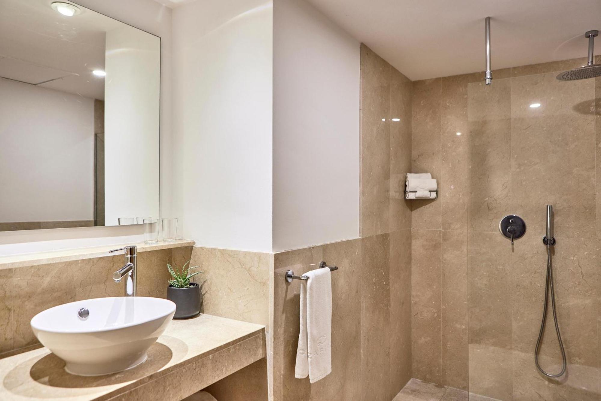 Suite met 1 Slaapkamer en uitzicht op het Zwembad