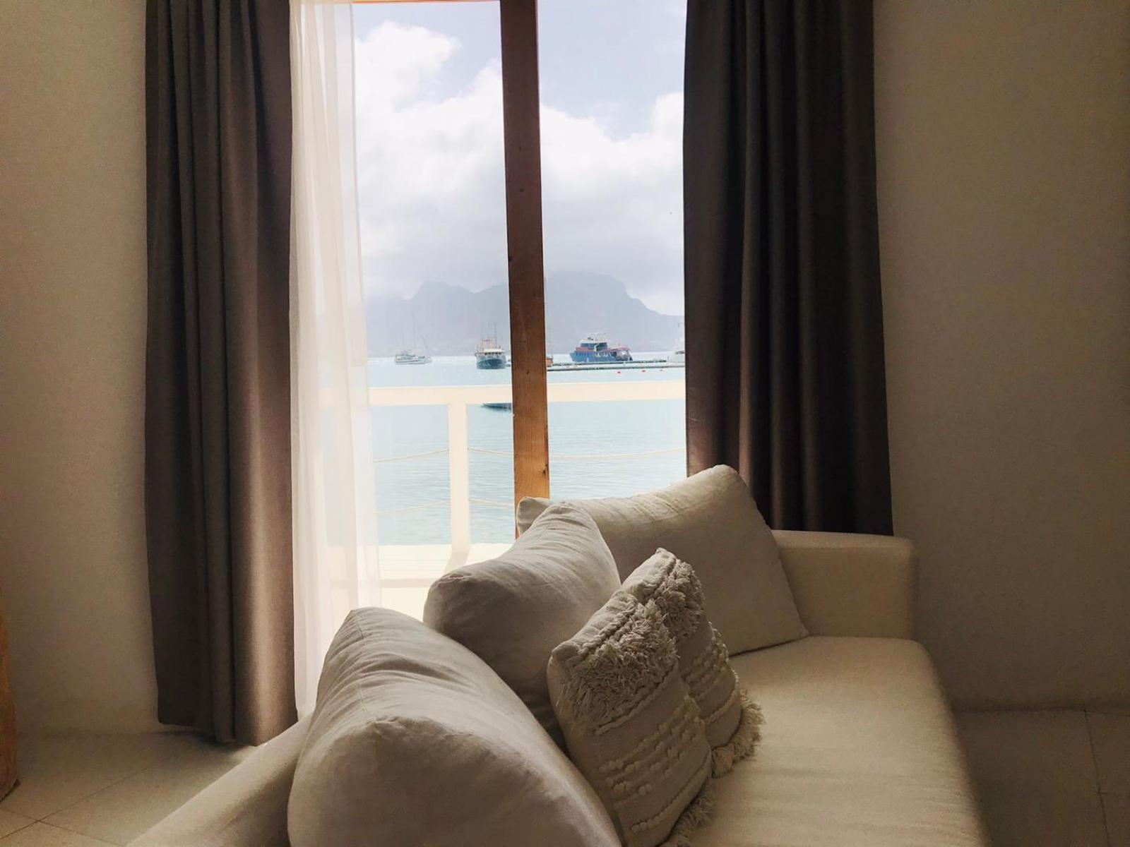 Deluxe tweepersoonskamer met balkon en uitzicht op zee