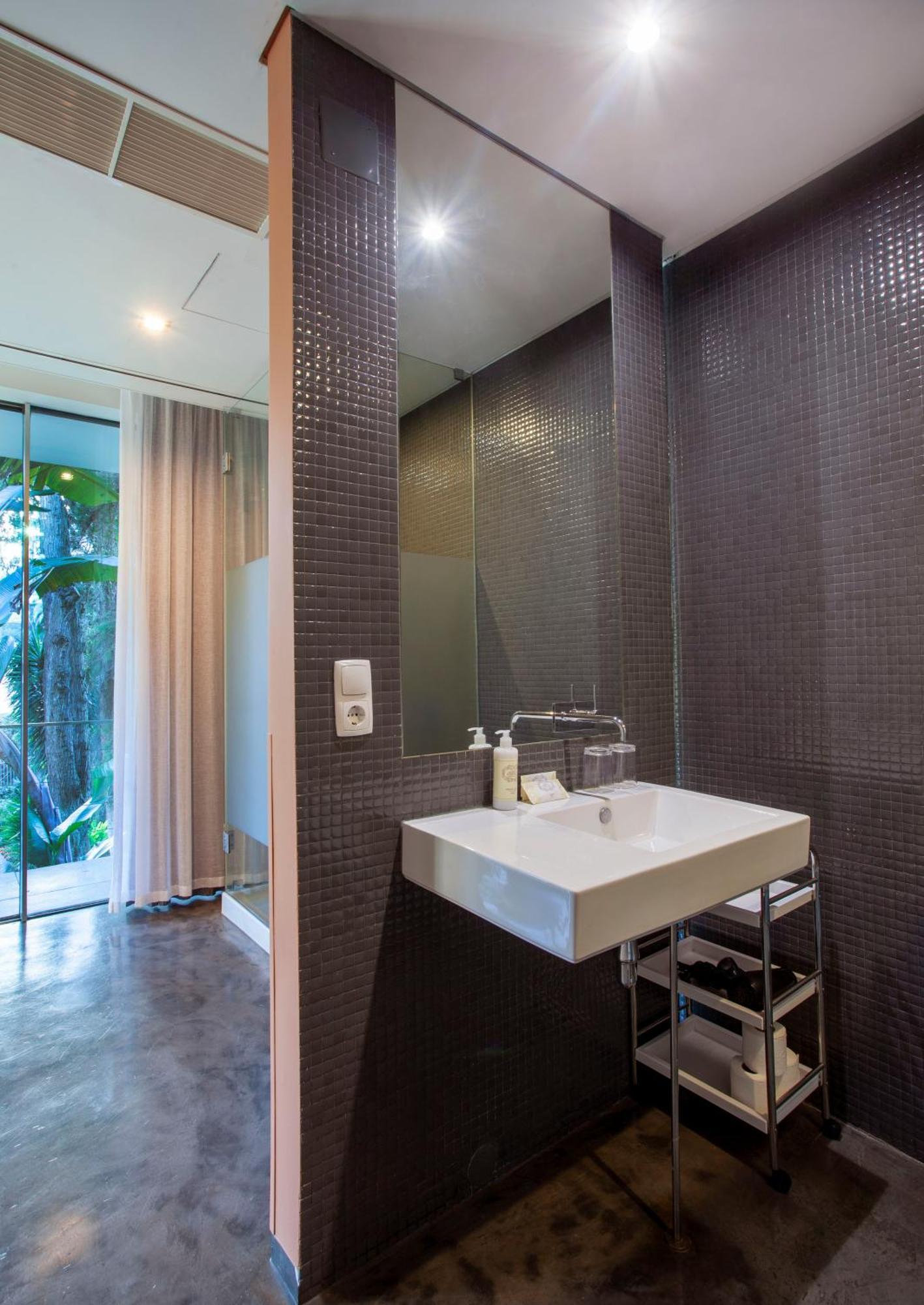Exclusive Double Balcony Kitchenette
