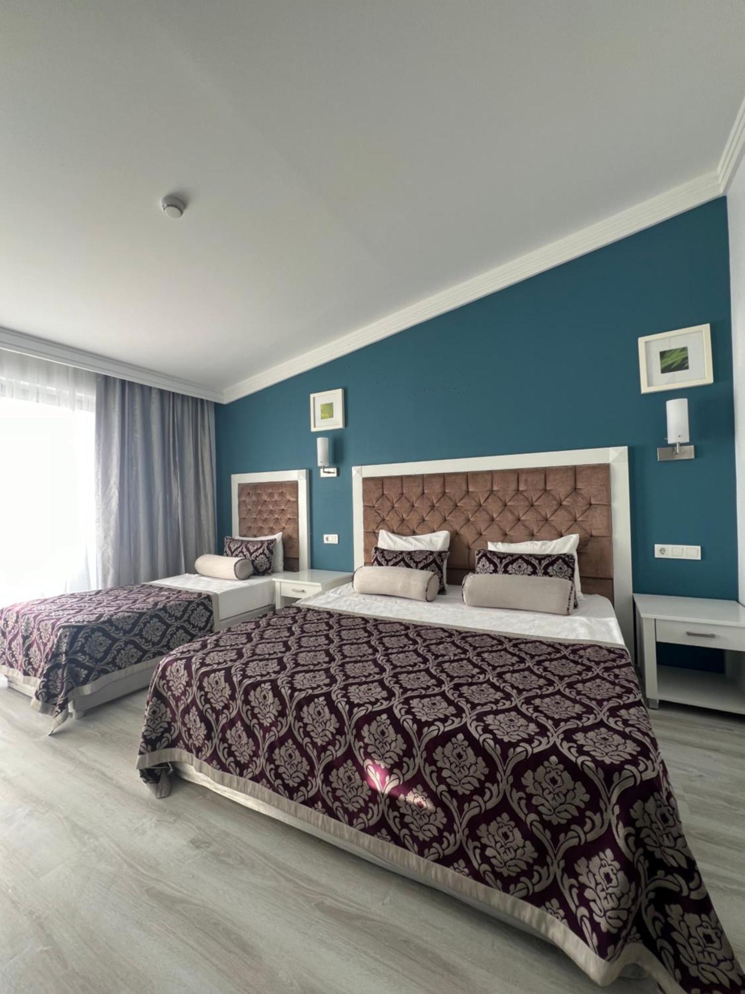 Standard Triple Room with Sea View