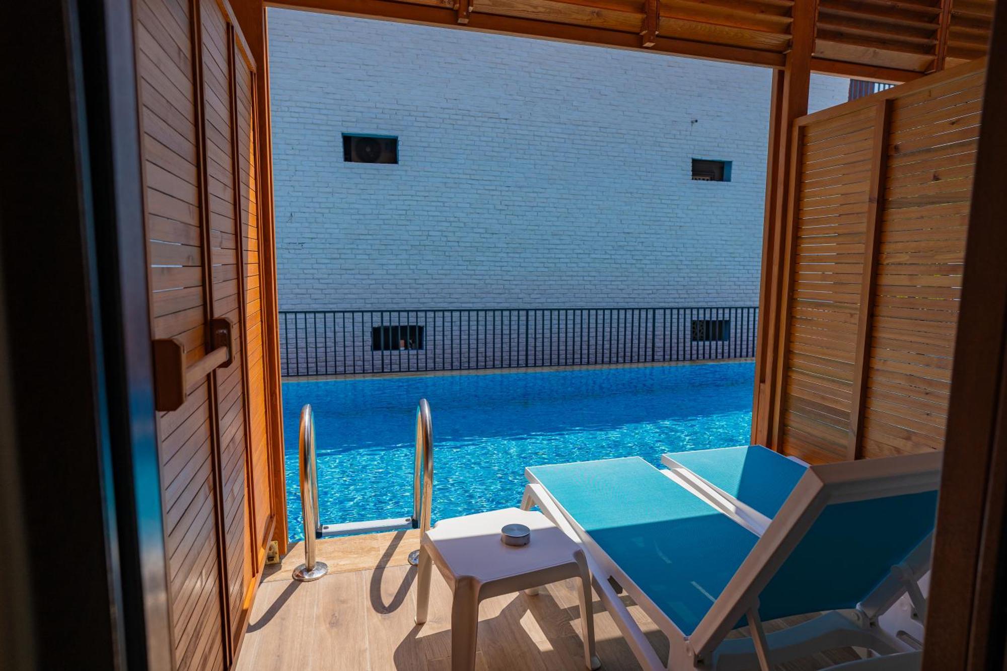 Deluxe Double or Twin Room Pool Access,1647758514:JPEG