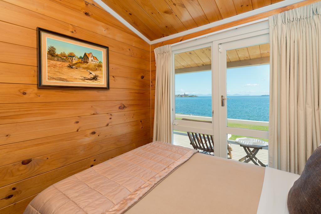 Three-Bedroom House Lake Front