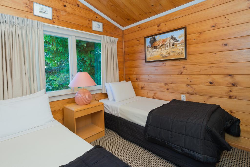 Three-Bedroom House Lake Front