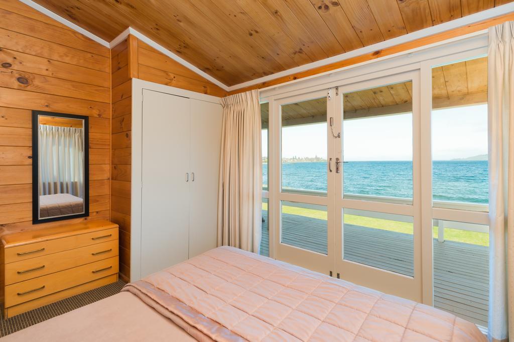 Three-Bedroom House Lake Front