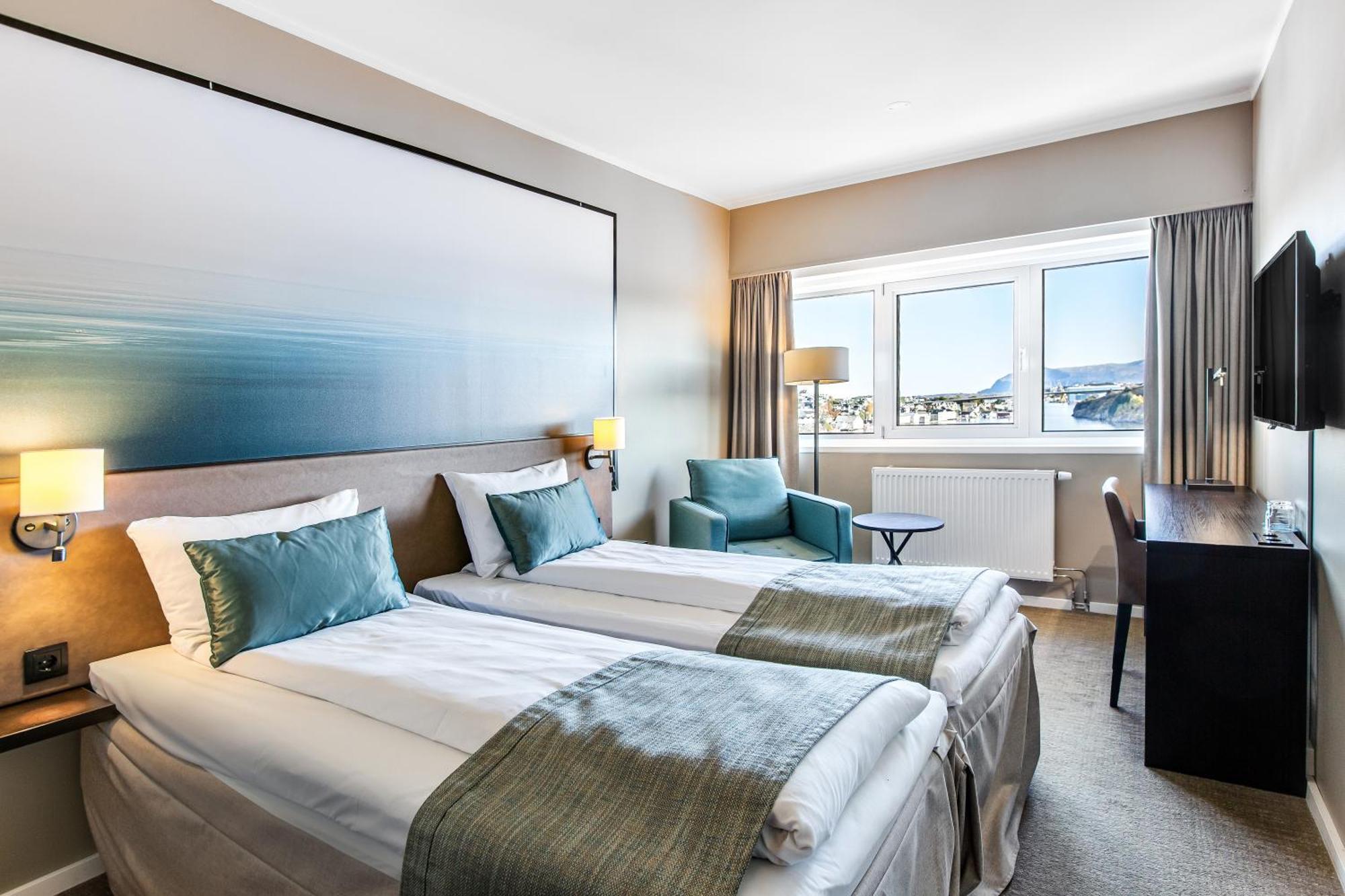 Standard Twin Room with Sea View