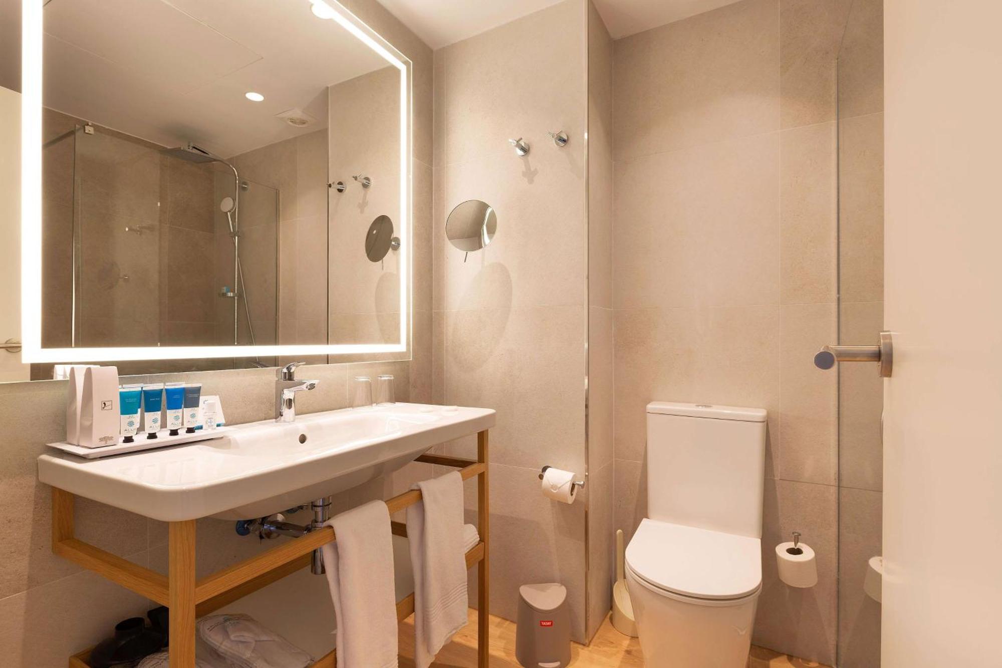 Double Room,1527577480:JPEG
