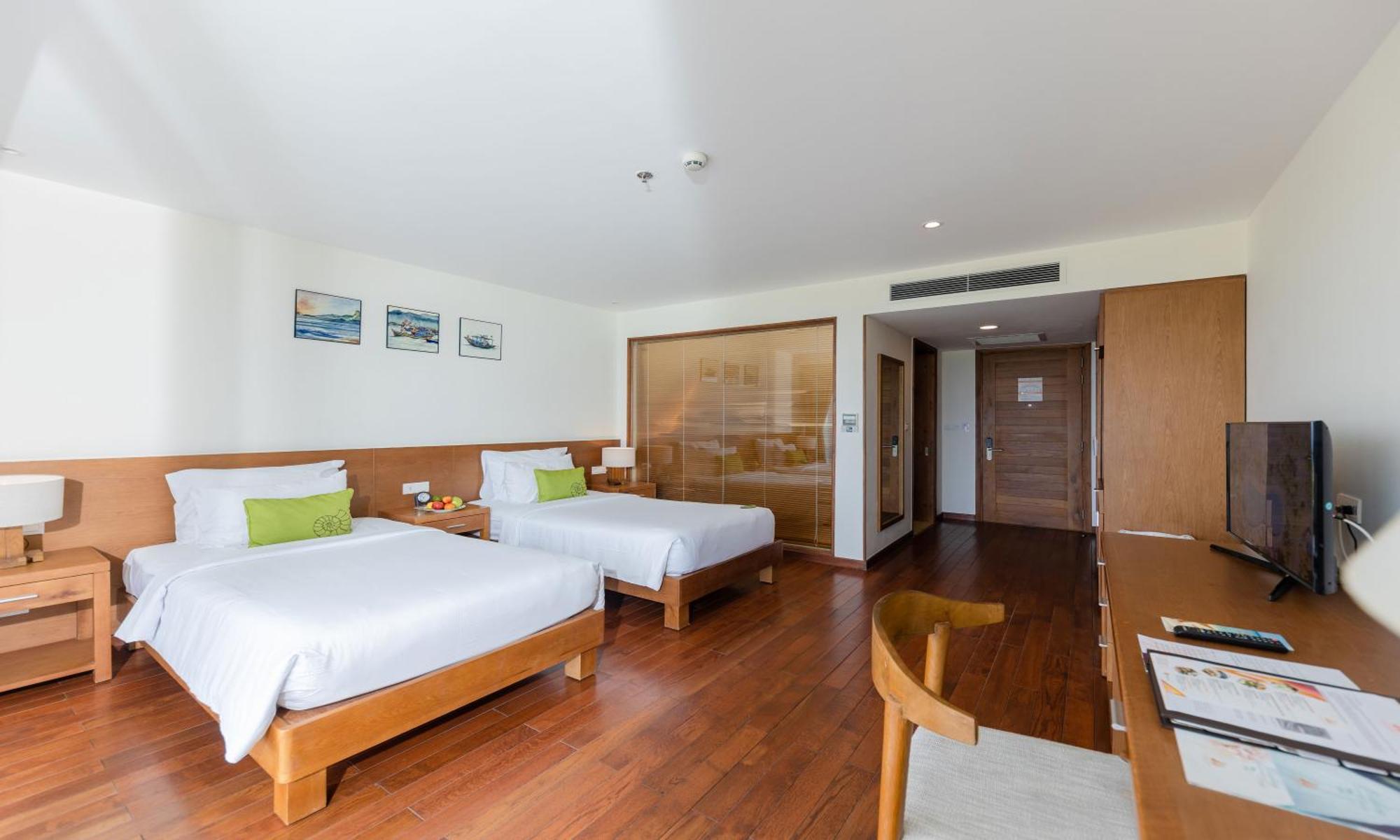 Twin Room Bath