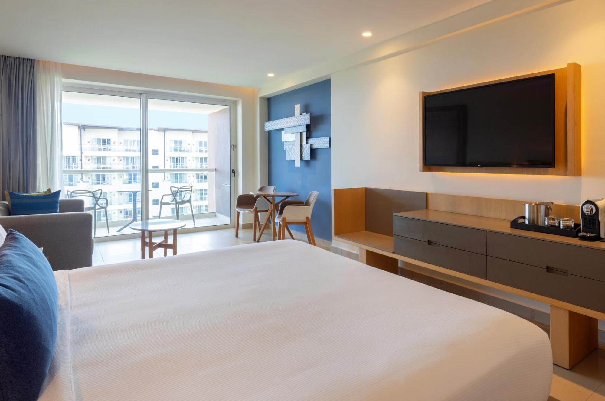 Luxury Junior Suite,1528667665:JPEG