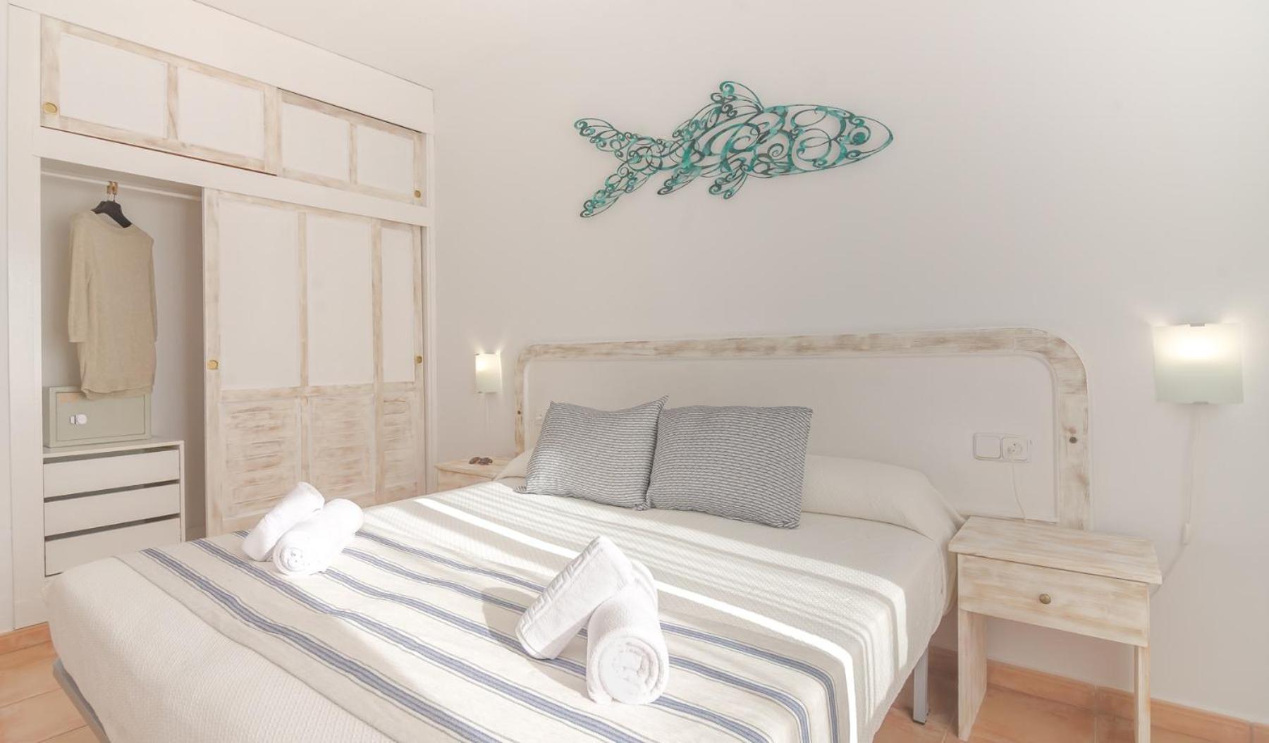 One-Bedroom Apartment Club