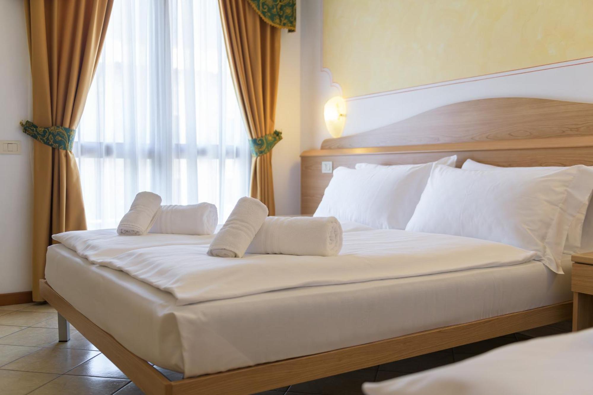 Standard Triple Room,1742889850:JPEG