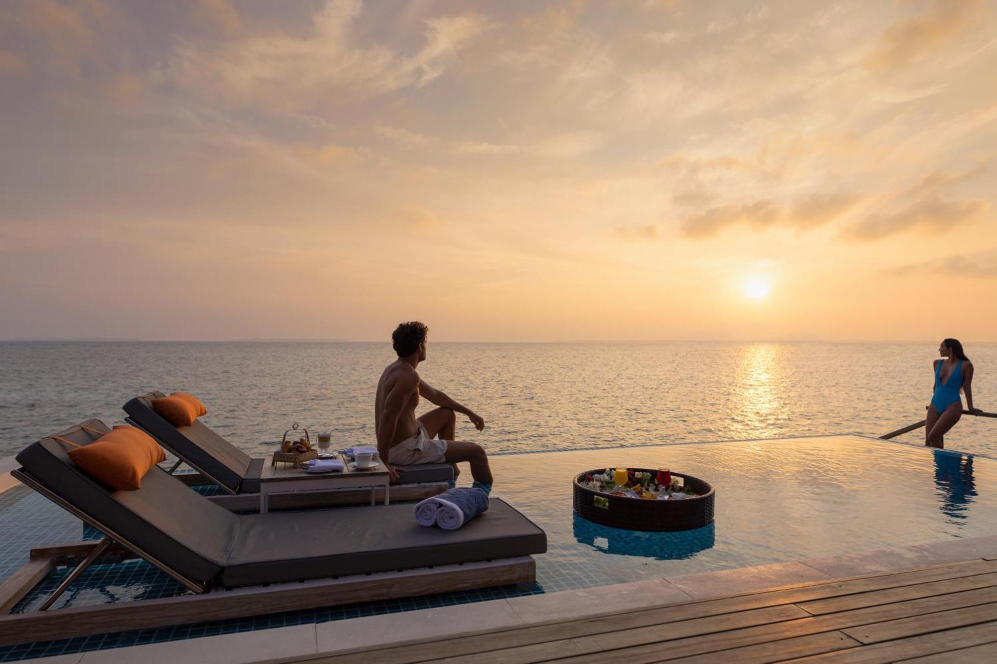 Sunset Water Villa Pool,1531433476:JPEG