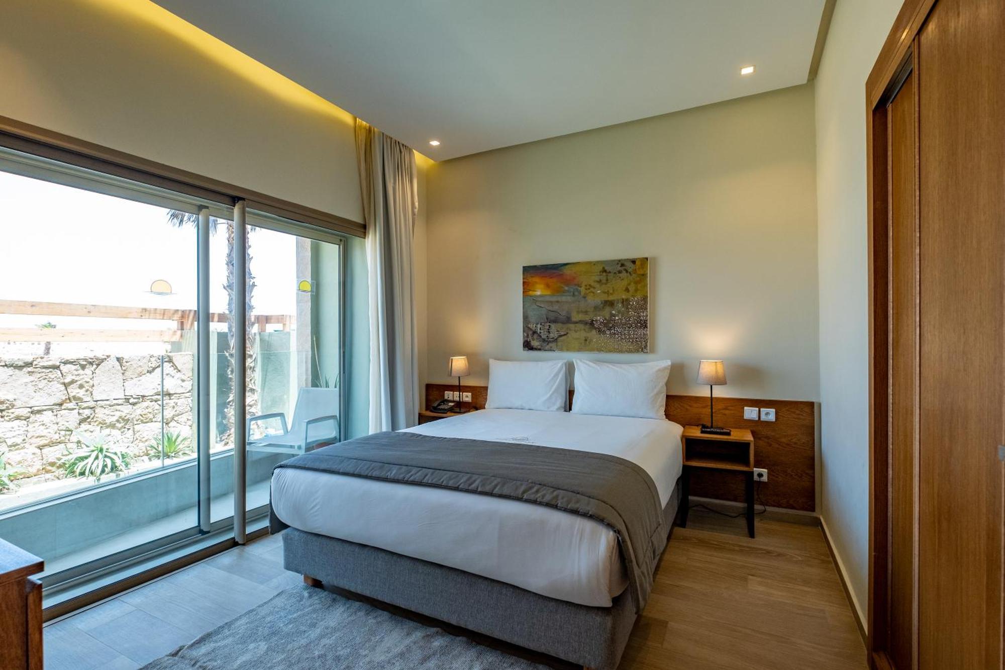 Standard Twin Room with Balcony and Street View - Non-Smoking
