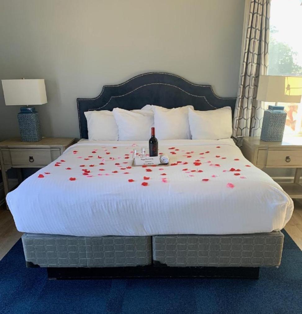 Ocean View, King Bed, Private Balcony