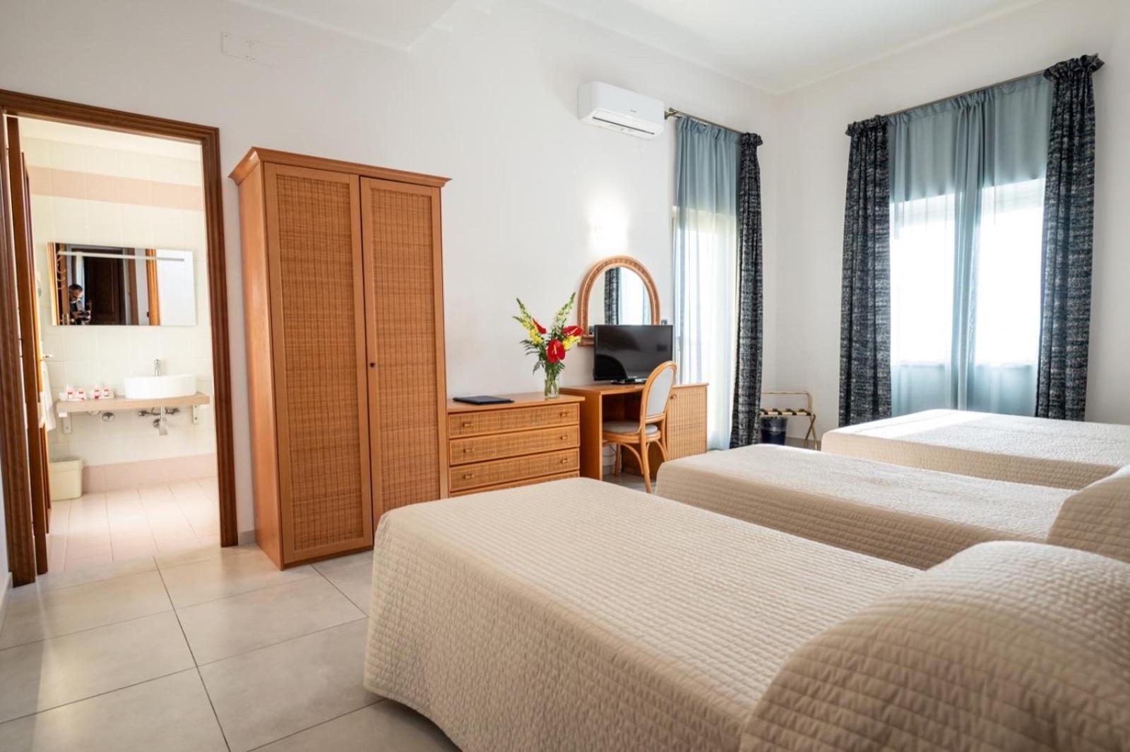 Quadruple Room Sea View,1534234402:JPEG