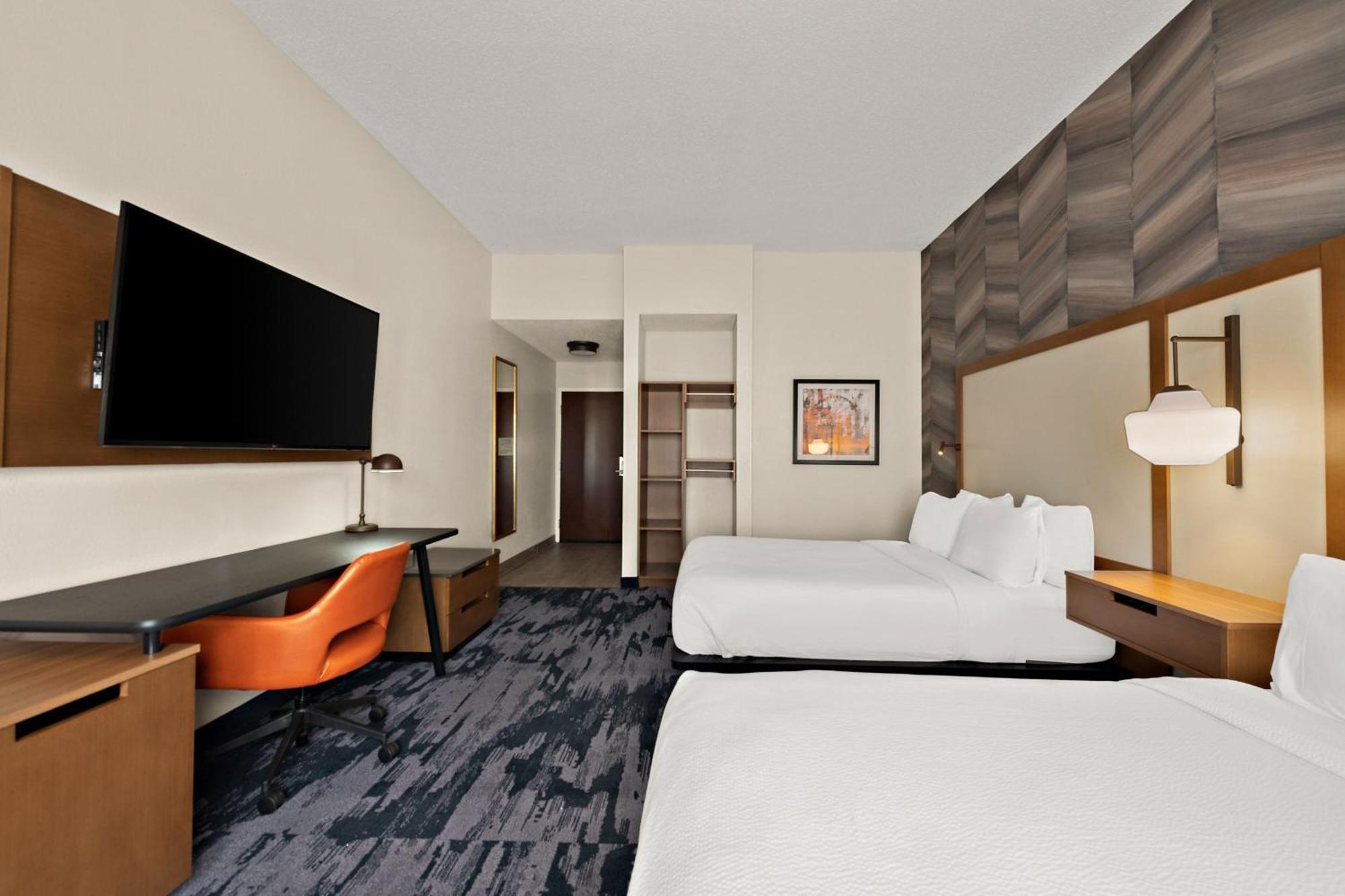 Queen Room with Two Queen Beds and Bathtub - Mobility Access