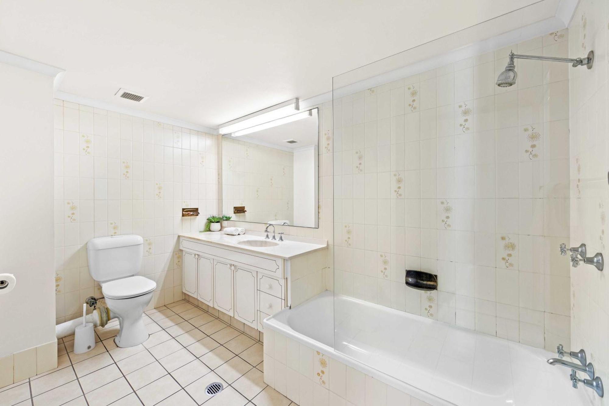 Standard Two-Bedroom Apartment with Aircon and Ocean View