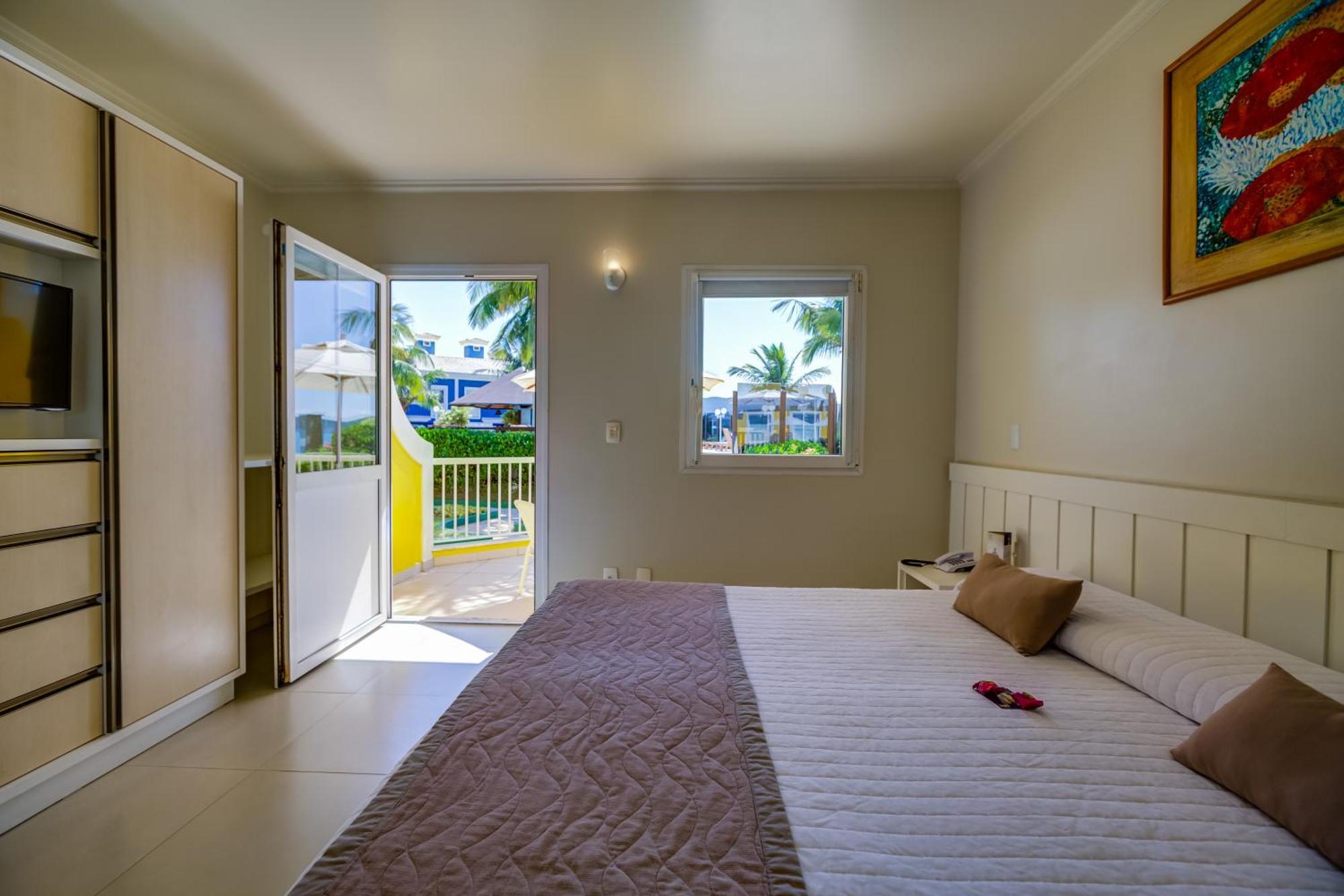 Apartamento con balcón y vistas al jardín