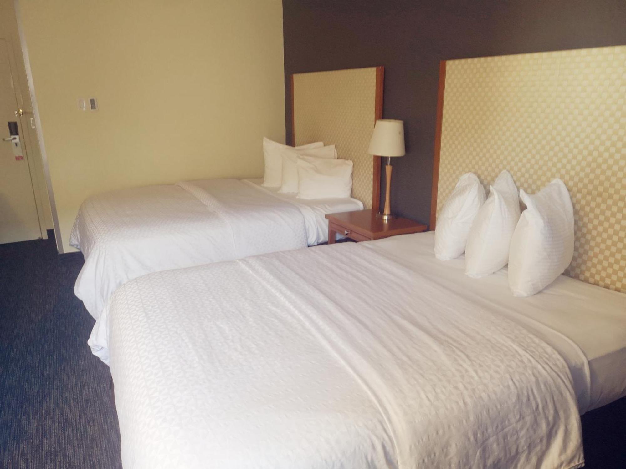 Queen Room with Two Queen Beds - Main Floor/Non-Smoking