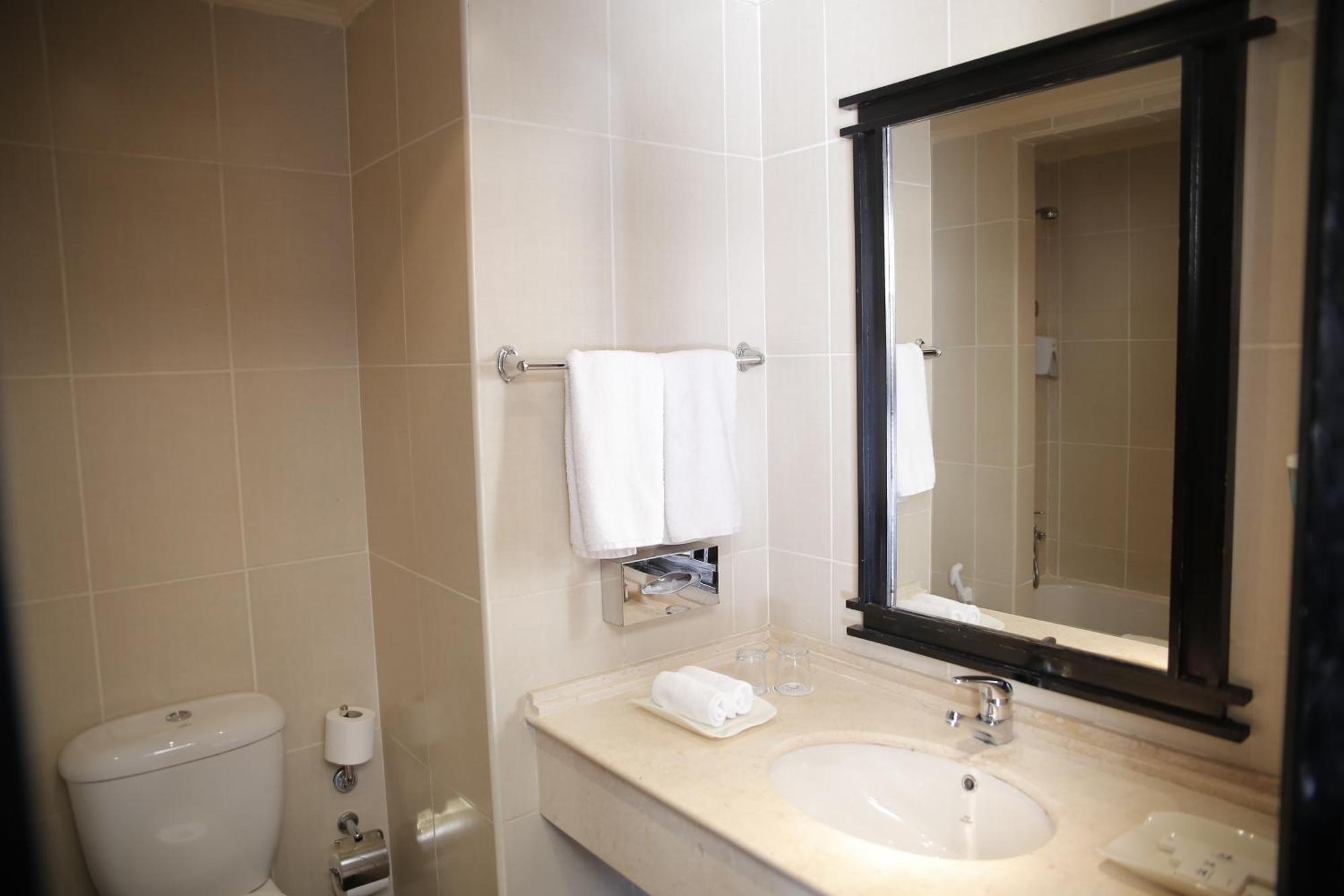 Fitness Suite Queen Bed Pool View,1115233431:JPEG