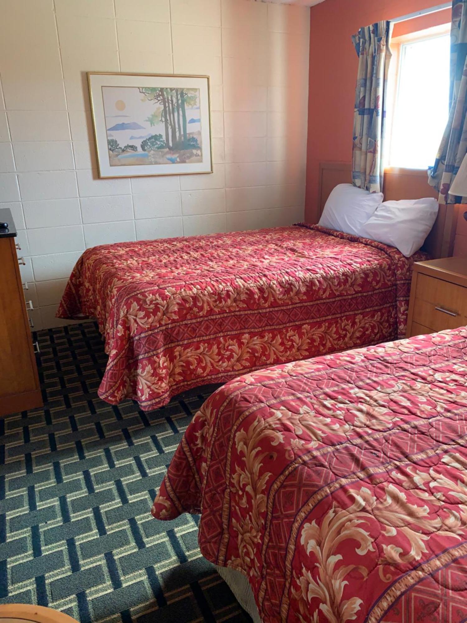 Two Bedroom w/ three beds - 1 king bed & 2 double beds