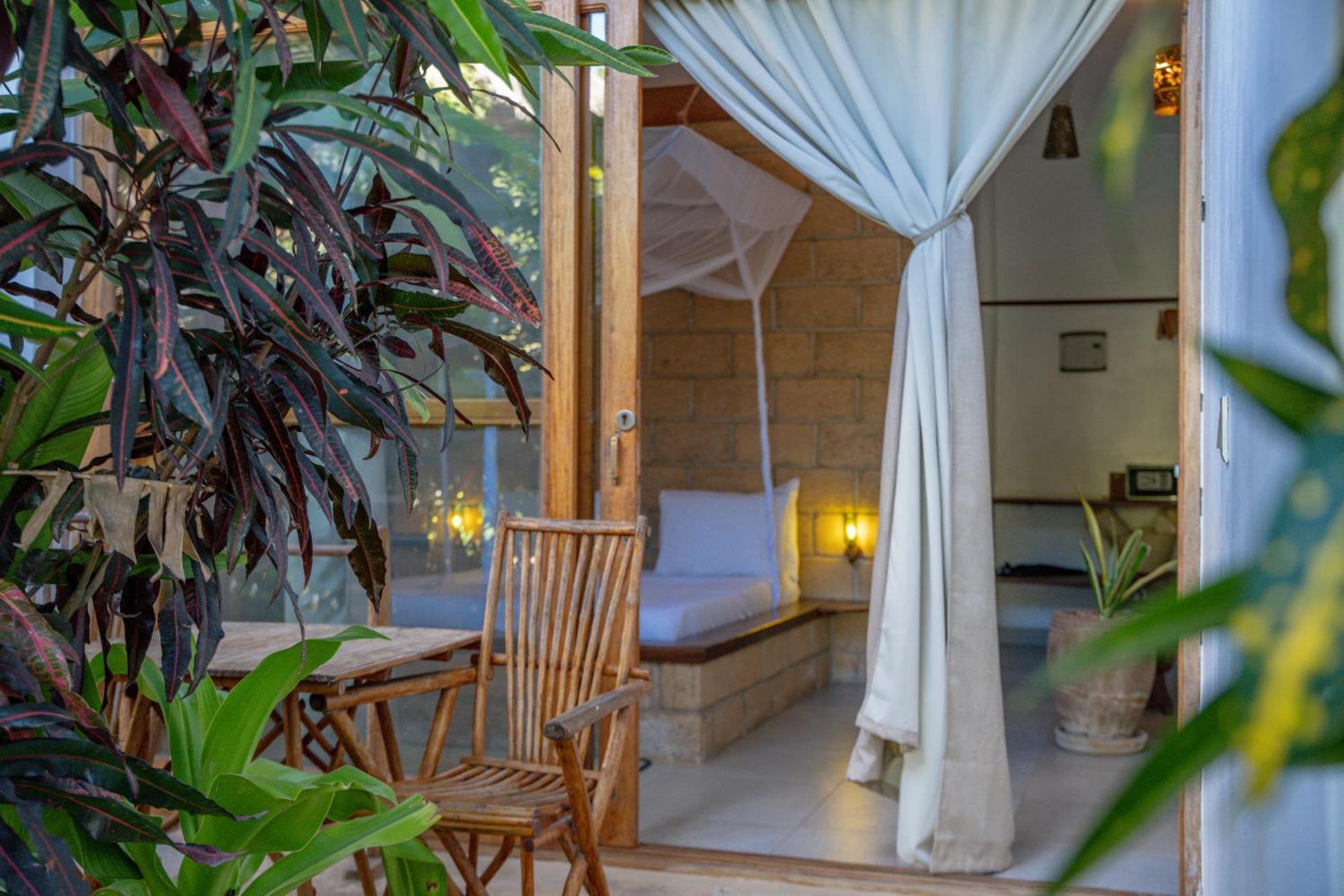 Comfort Zimmer mit Poolblick
