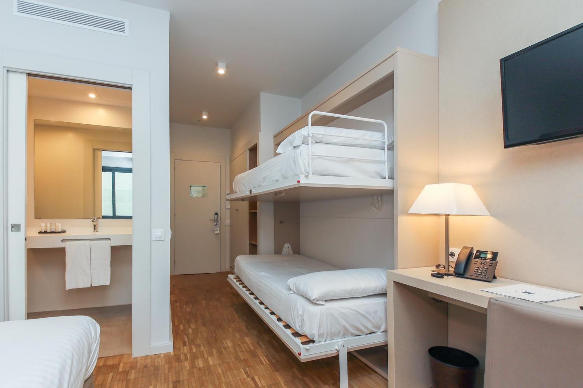 Deluxe Quadruple Room,1539781189:JPEG