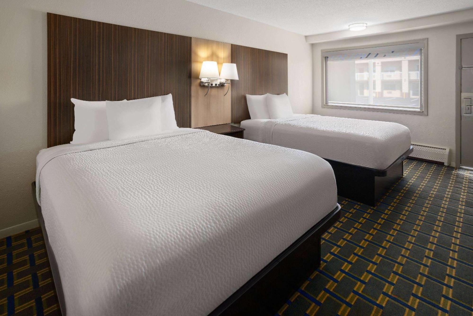 Queen Room with Two Queen Beds - Non-Smoking