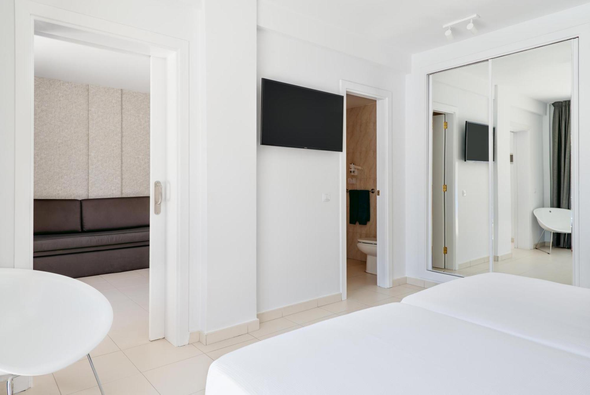 Suite Pool View