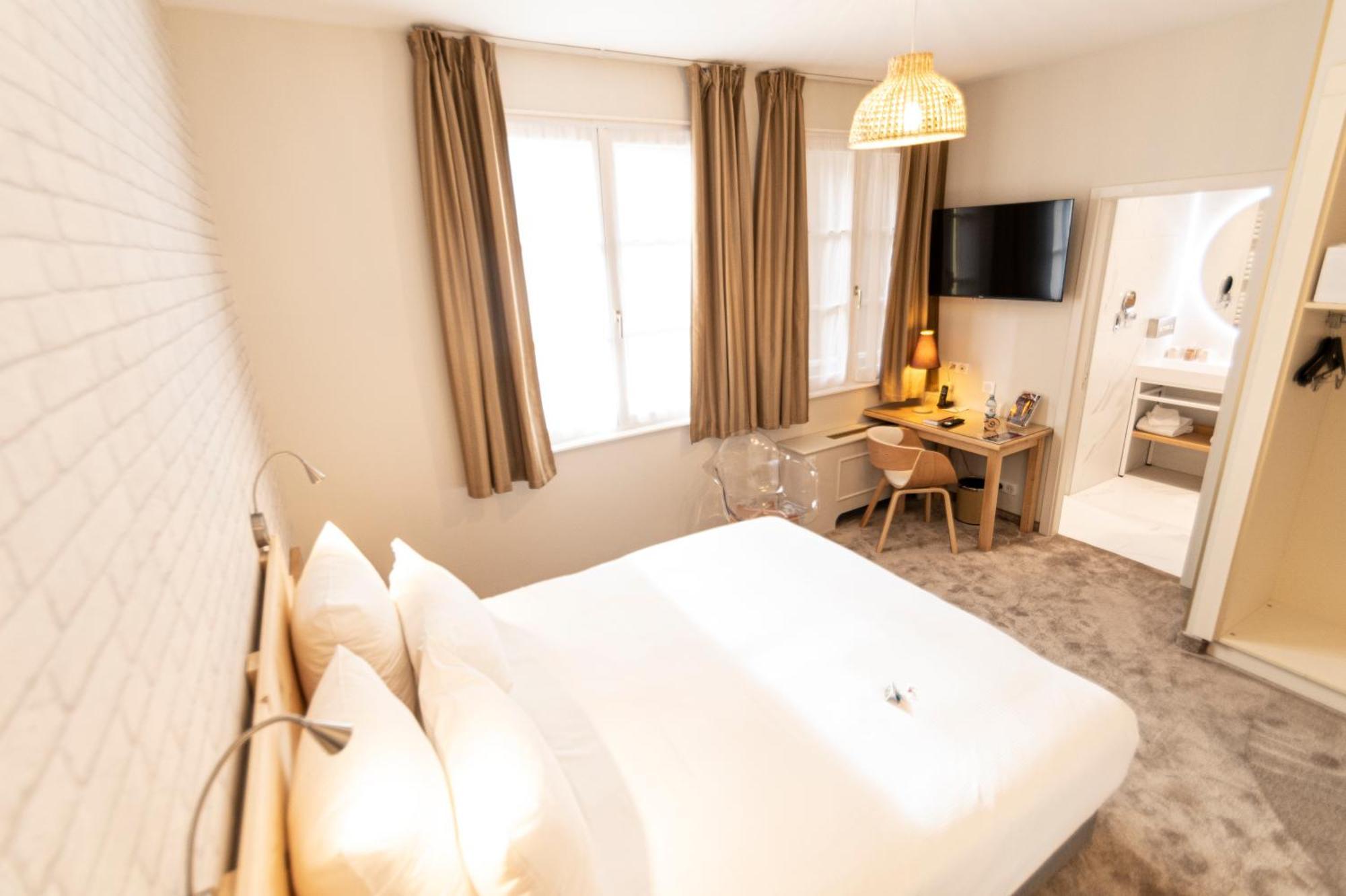 Comfort Double Room Shower or Bath