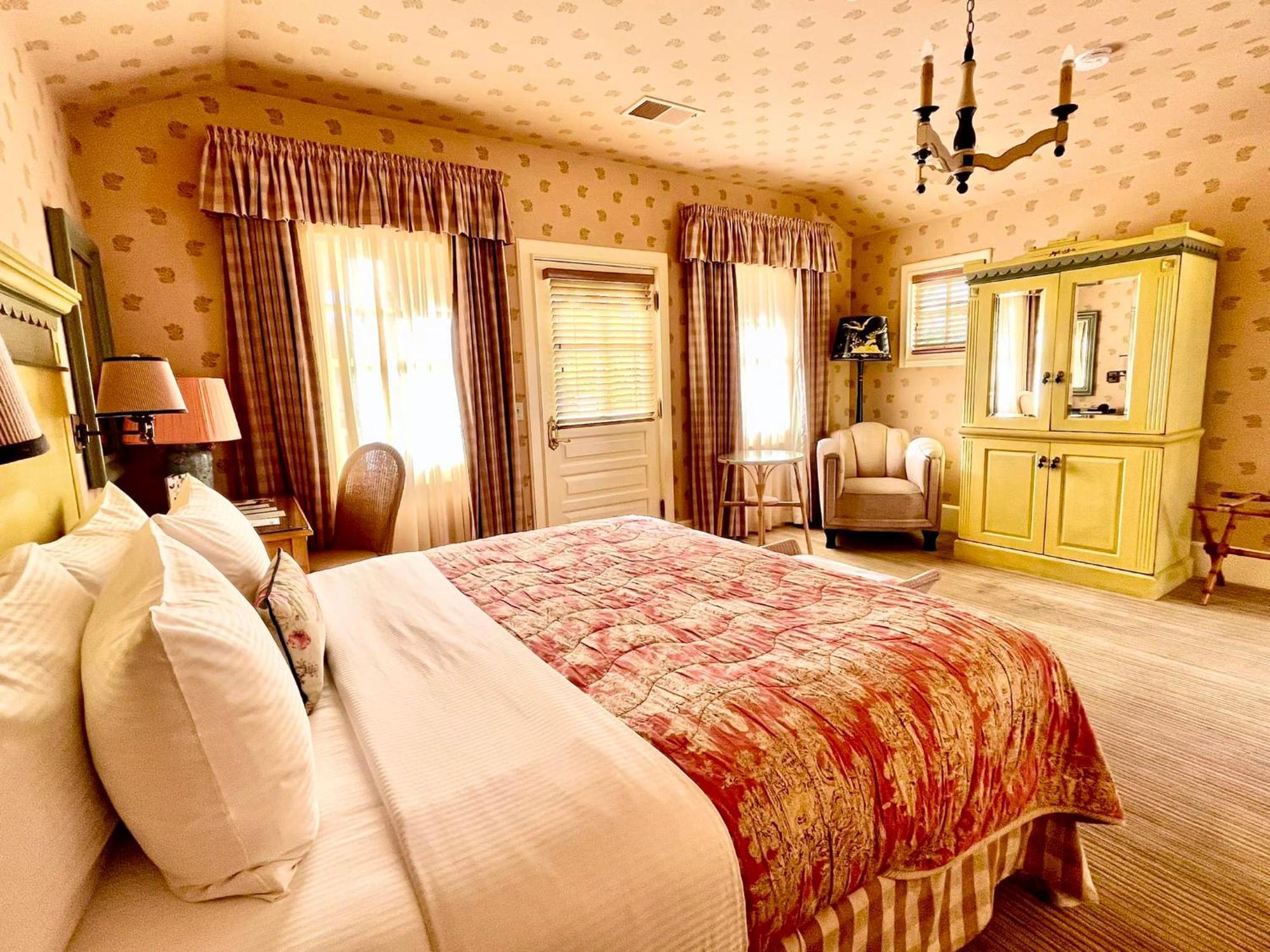 King Room,1742779524:JPEG