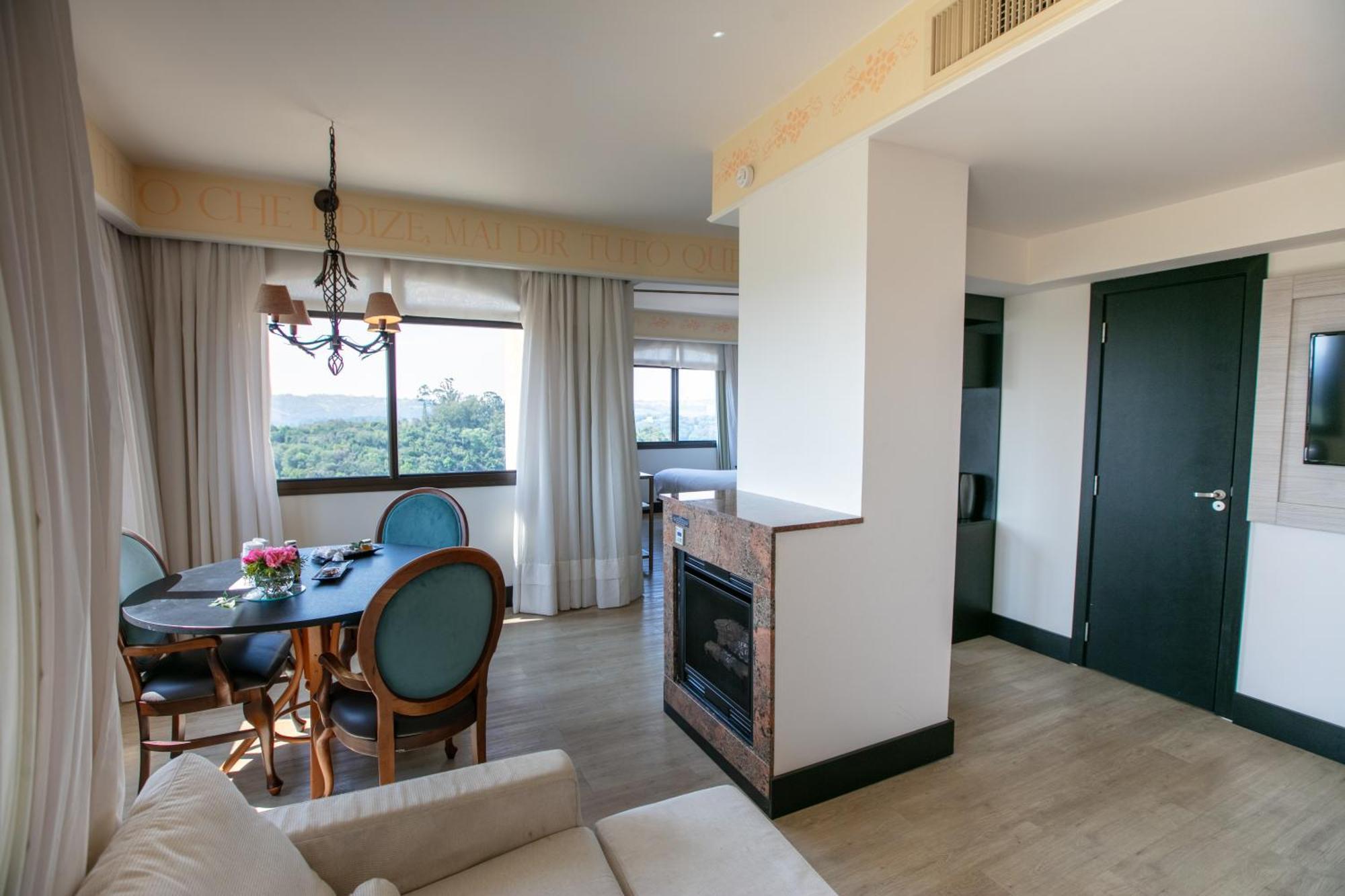 Suite Regia 1 King Fireplace Vineyard View