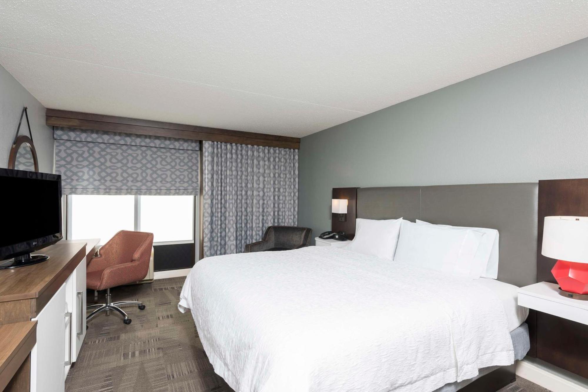 King Room with King Bed - Non-Smoking