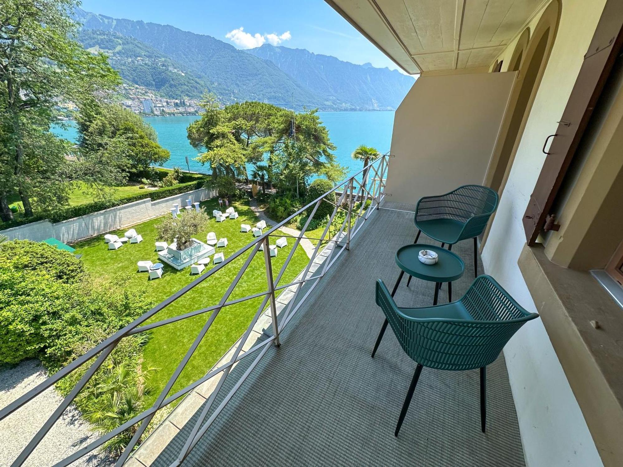 Superior Room with Balcony and garden & lake view