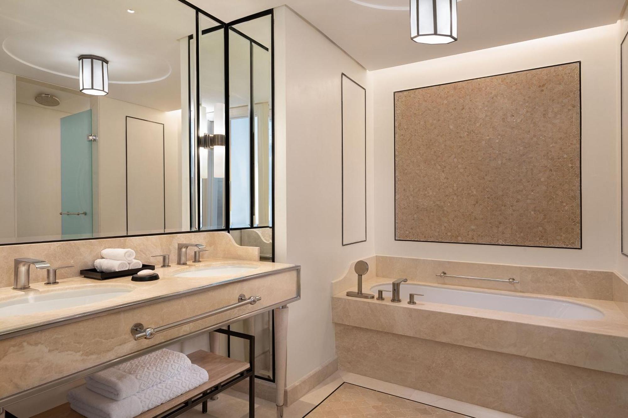 Chambre Lit King-Size de Luxe avec Terrasse - Côté Mer