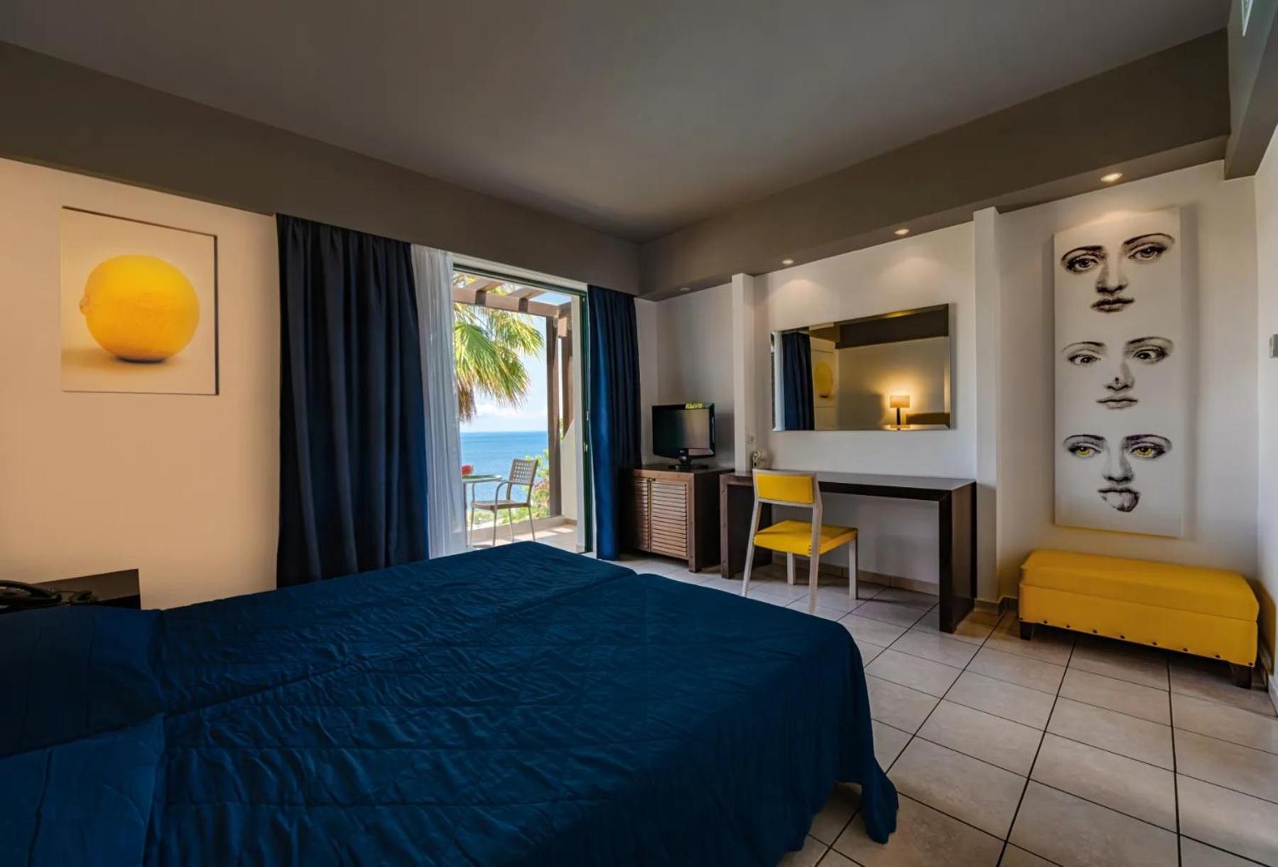 Double or Twin Room Sea View