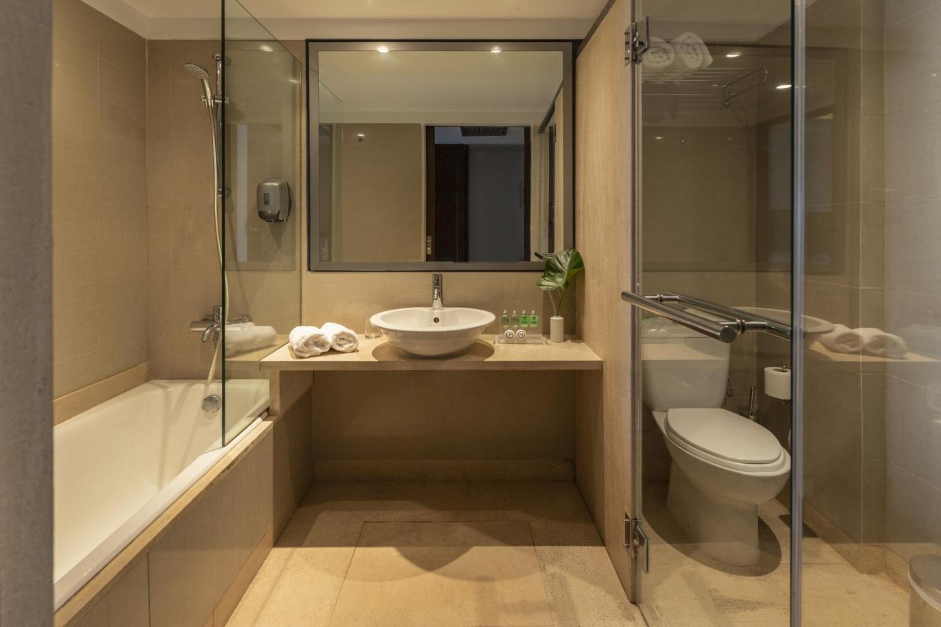 Deluxe Twin Room Swim-Up Side Sea View