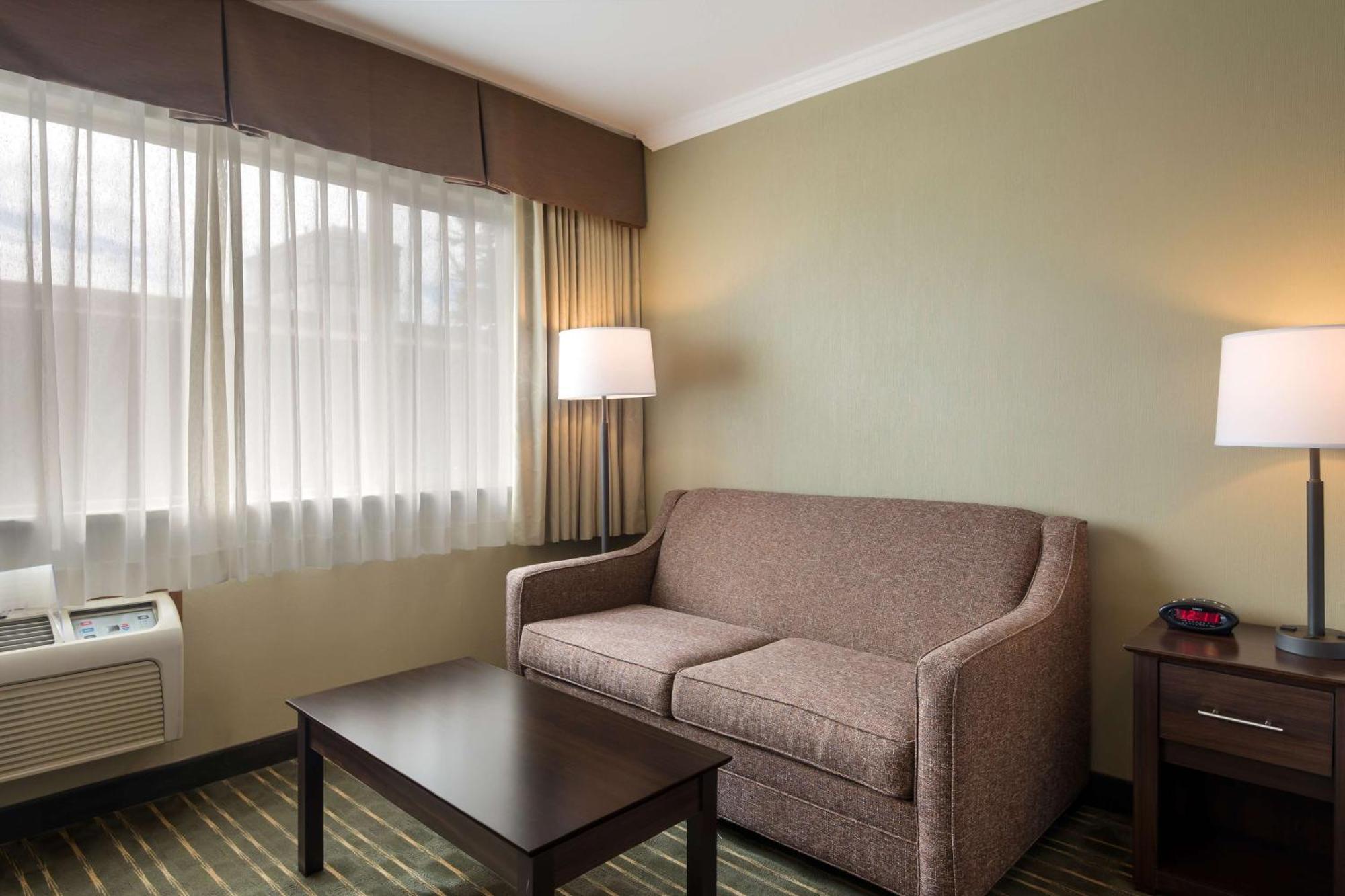 Kamer met Kingsize Bed en Slaapbank