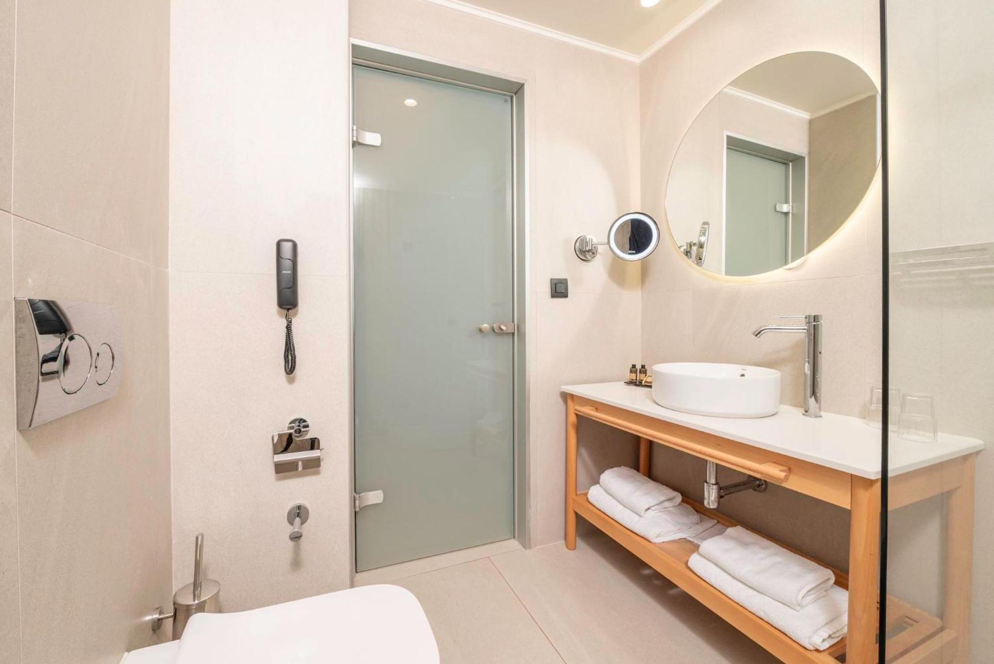 Double Room,1543043941:JPEG