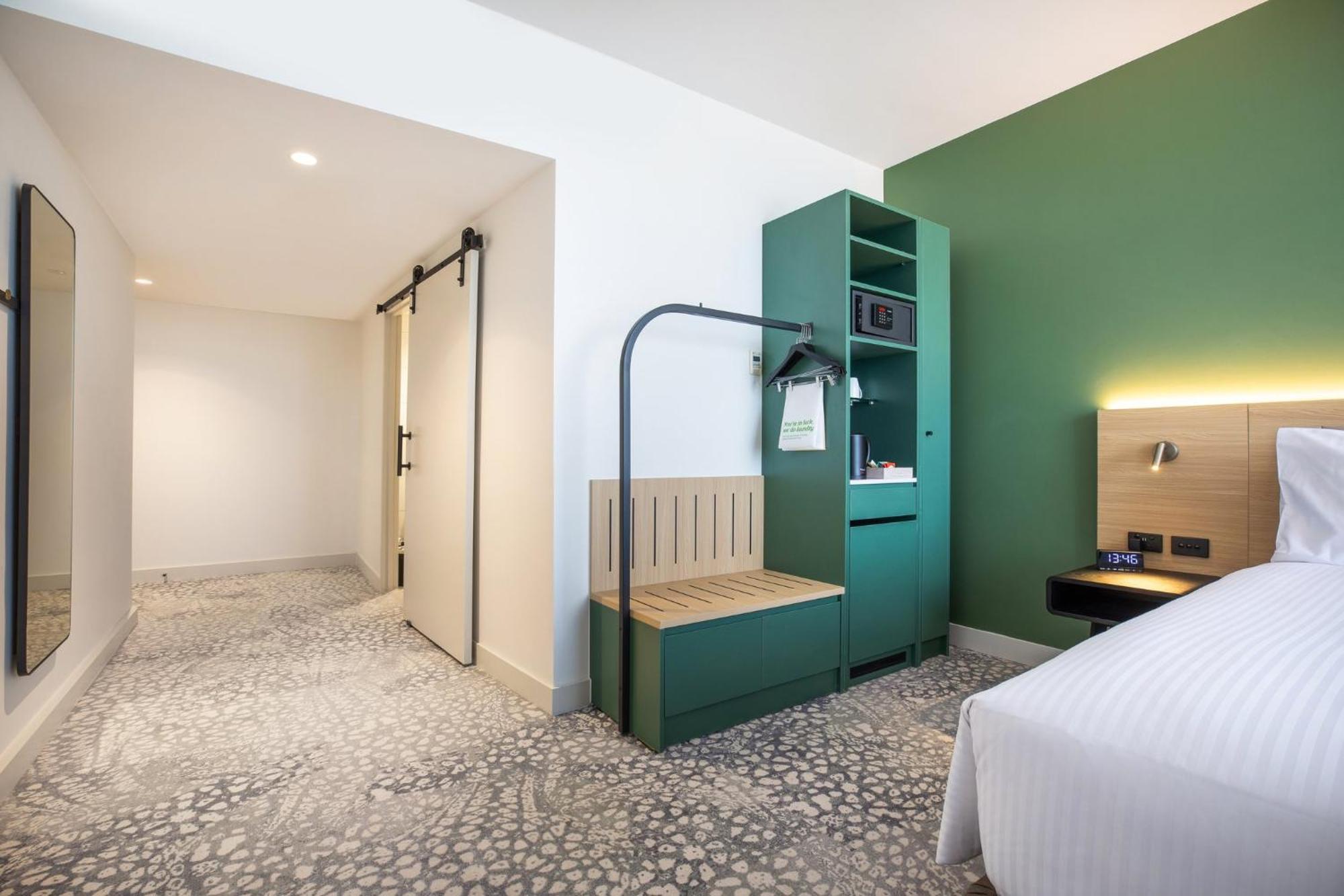 Queen Room - Accessible