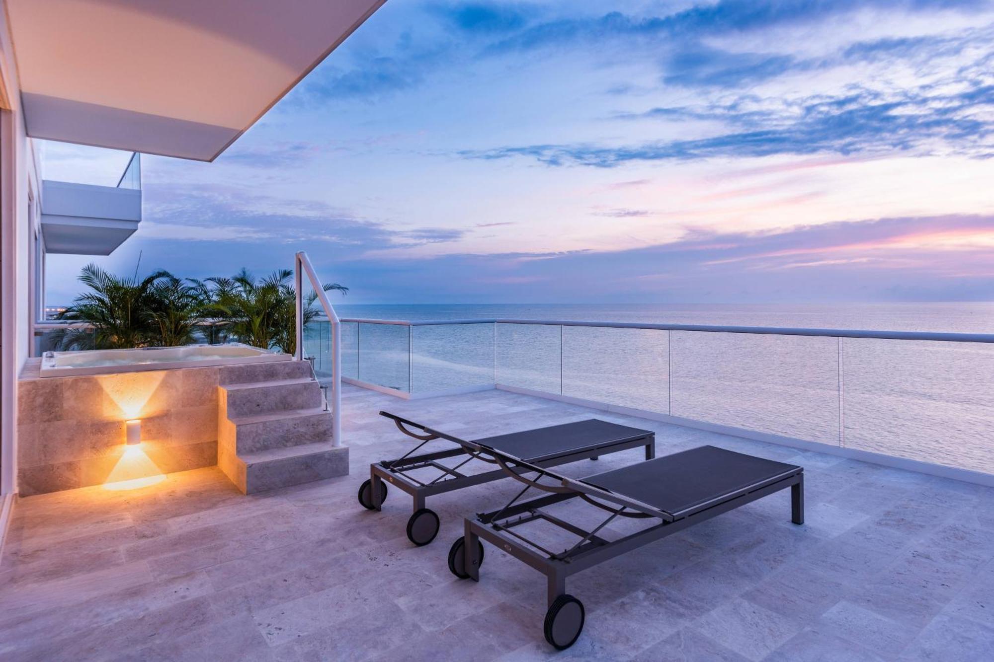 1 Bedroom Suite 1 King Sofa bed Oceanfront Whirlpool,1543690351:JPEG
