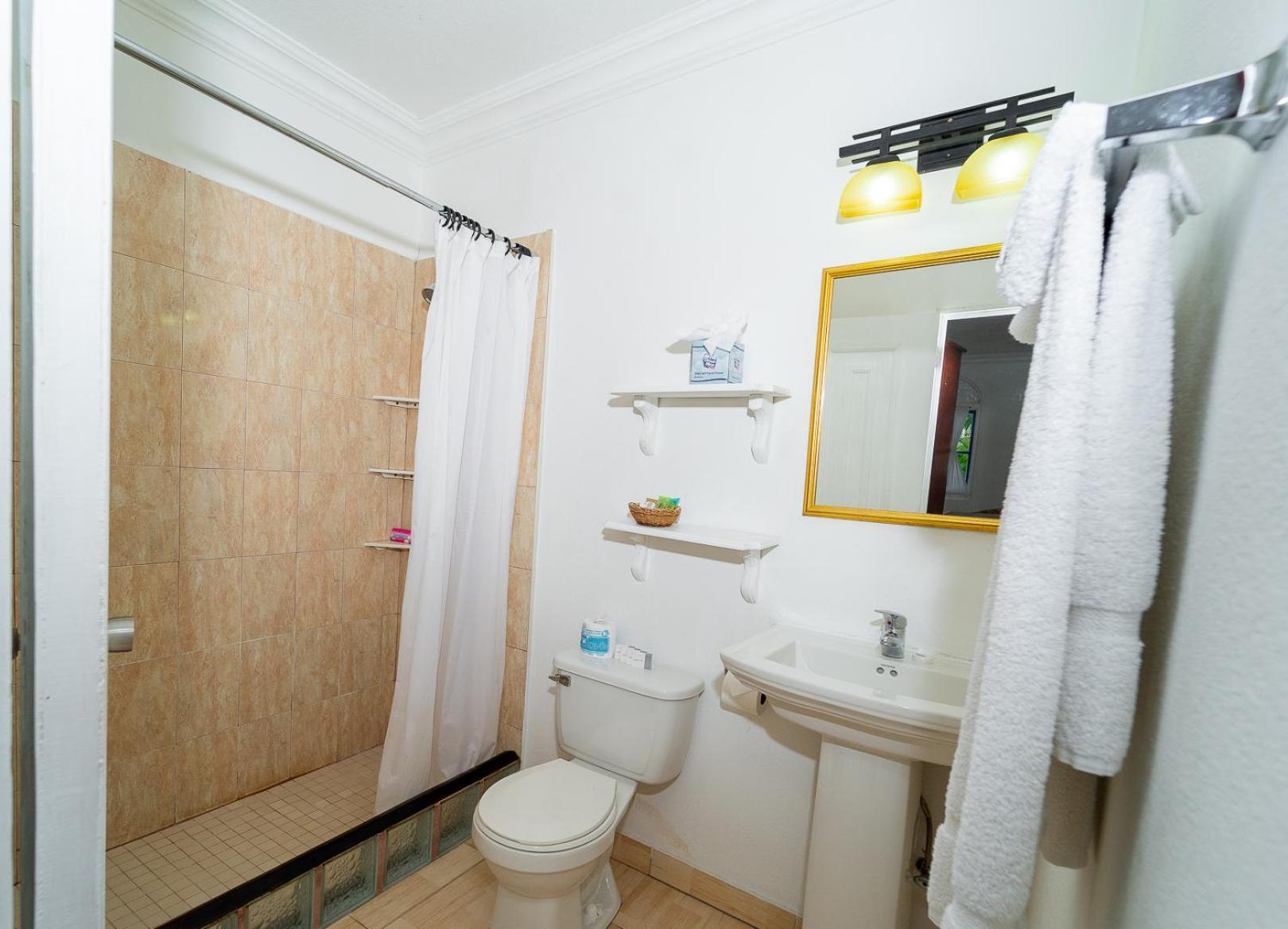 Three-Bedroom Suite Beachfront - Nanny Service Included