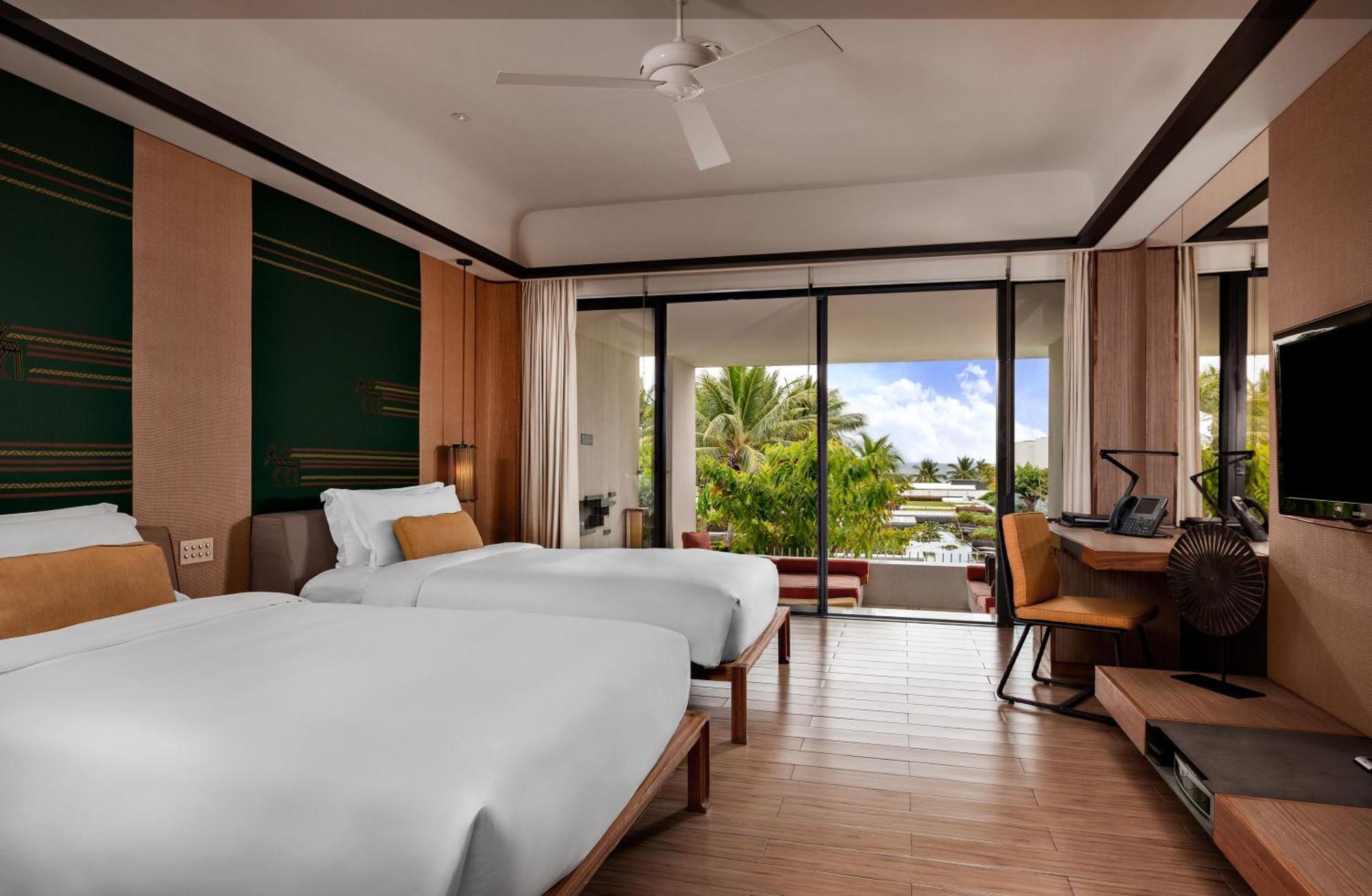 Classic Double Room with Two Double Beds and Garden View - Club Lounge Access